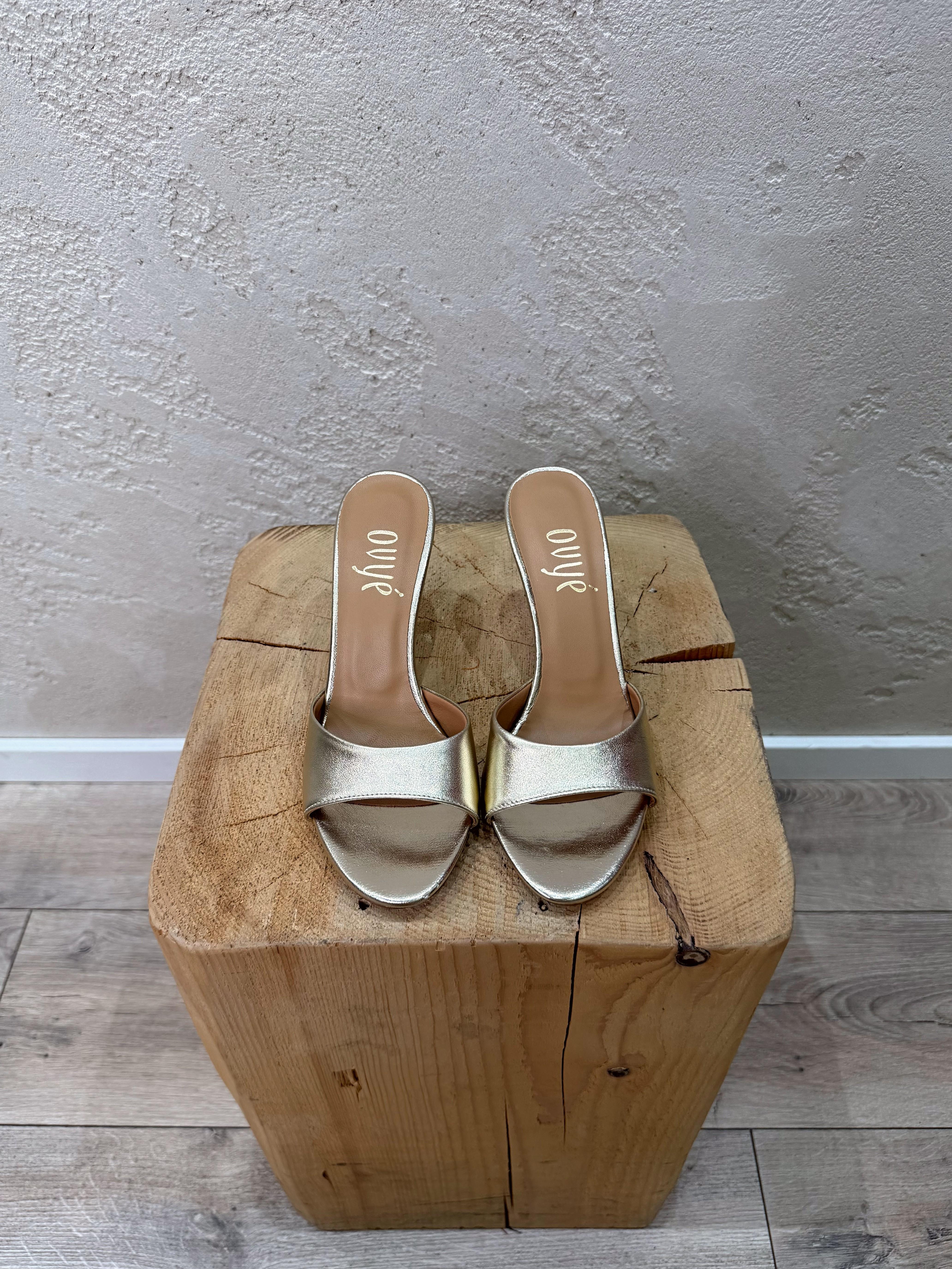 mules decollete in vera pelle aperte davanti tacco sottile AT4010 ORO OVYE'