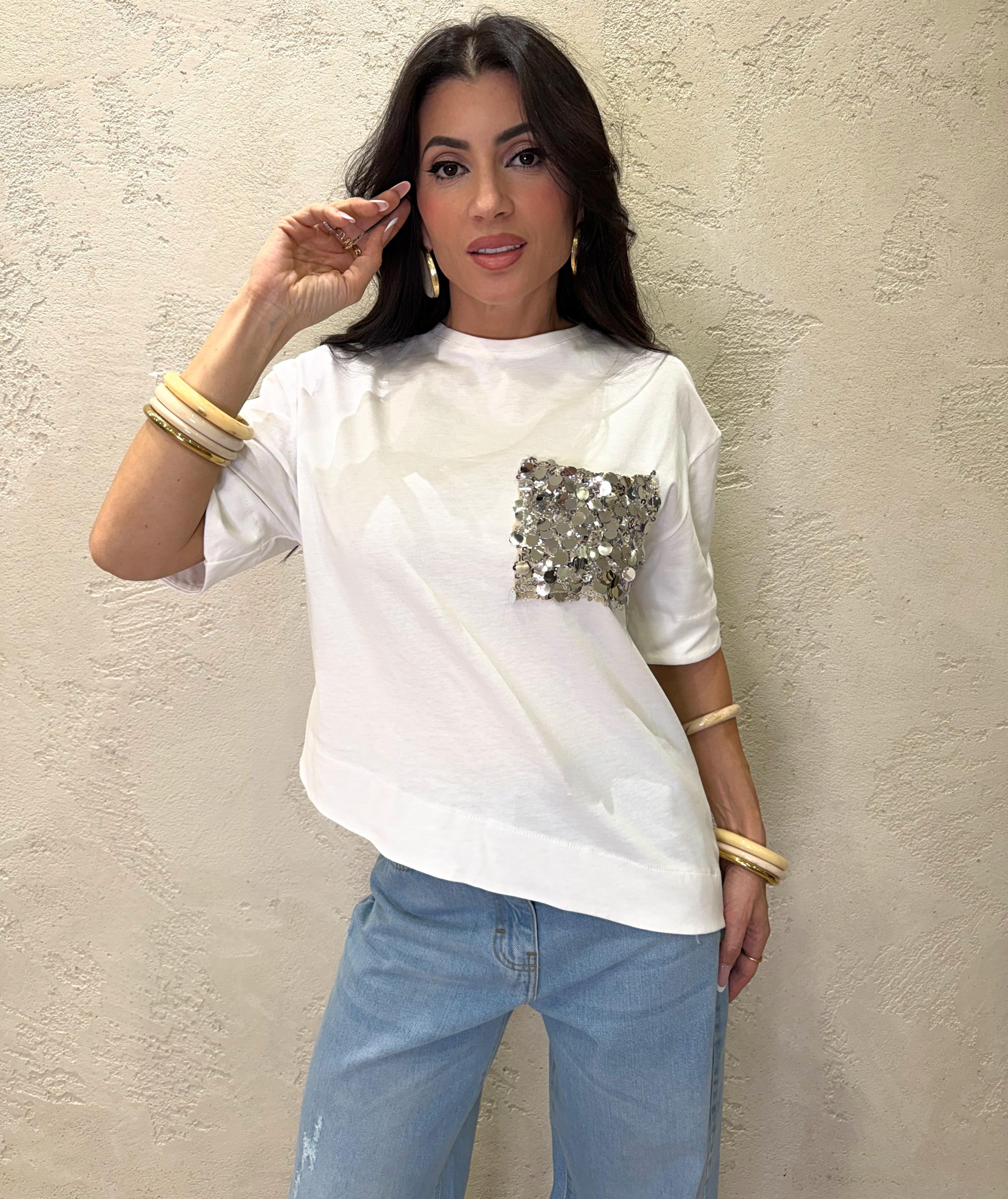 t-shirt asimmetrica con tasca pailettes PE260194 BIANCO TENSIONE IN