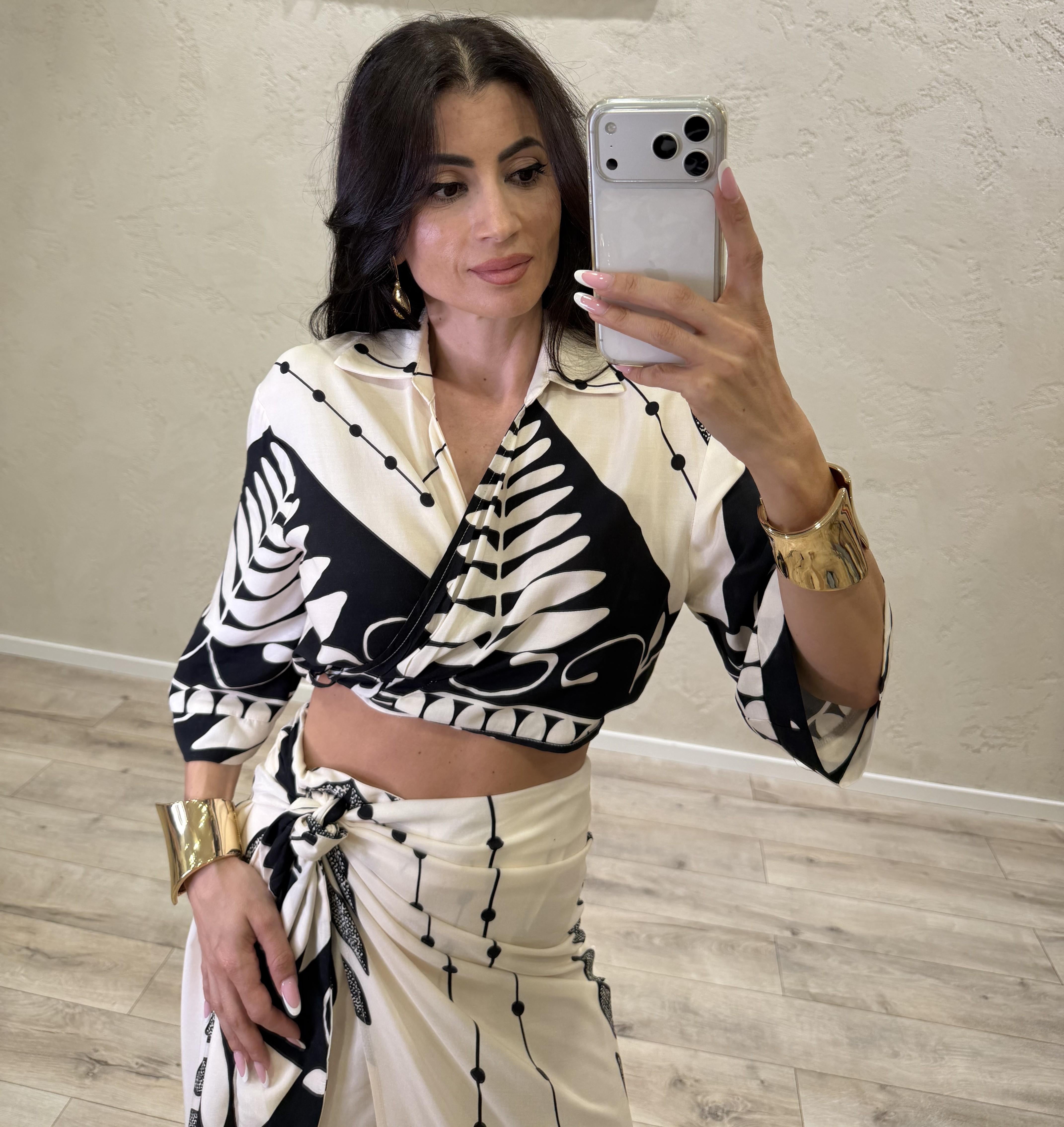 blusa incorciata in 100% viscosa PE260237 BURRO/NERO TENSIONE IN