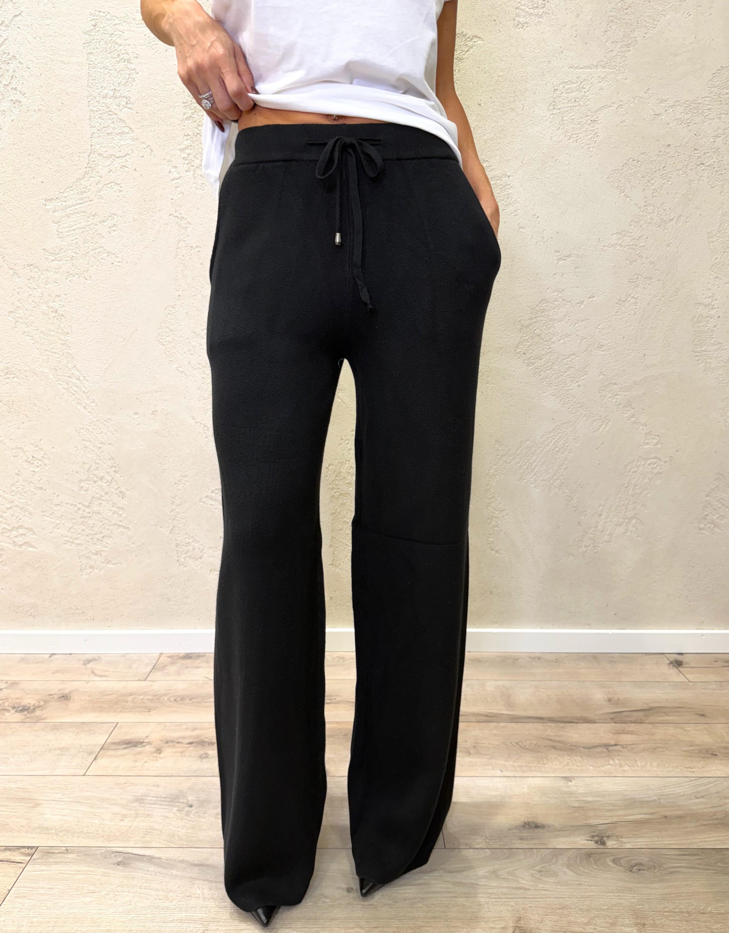 completo in maglia composto da pull con cerniera e collo alto e pantalone a gamba larga CMCAFZ NERO ELEVI