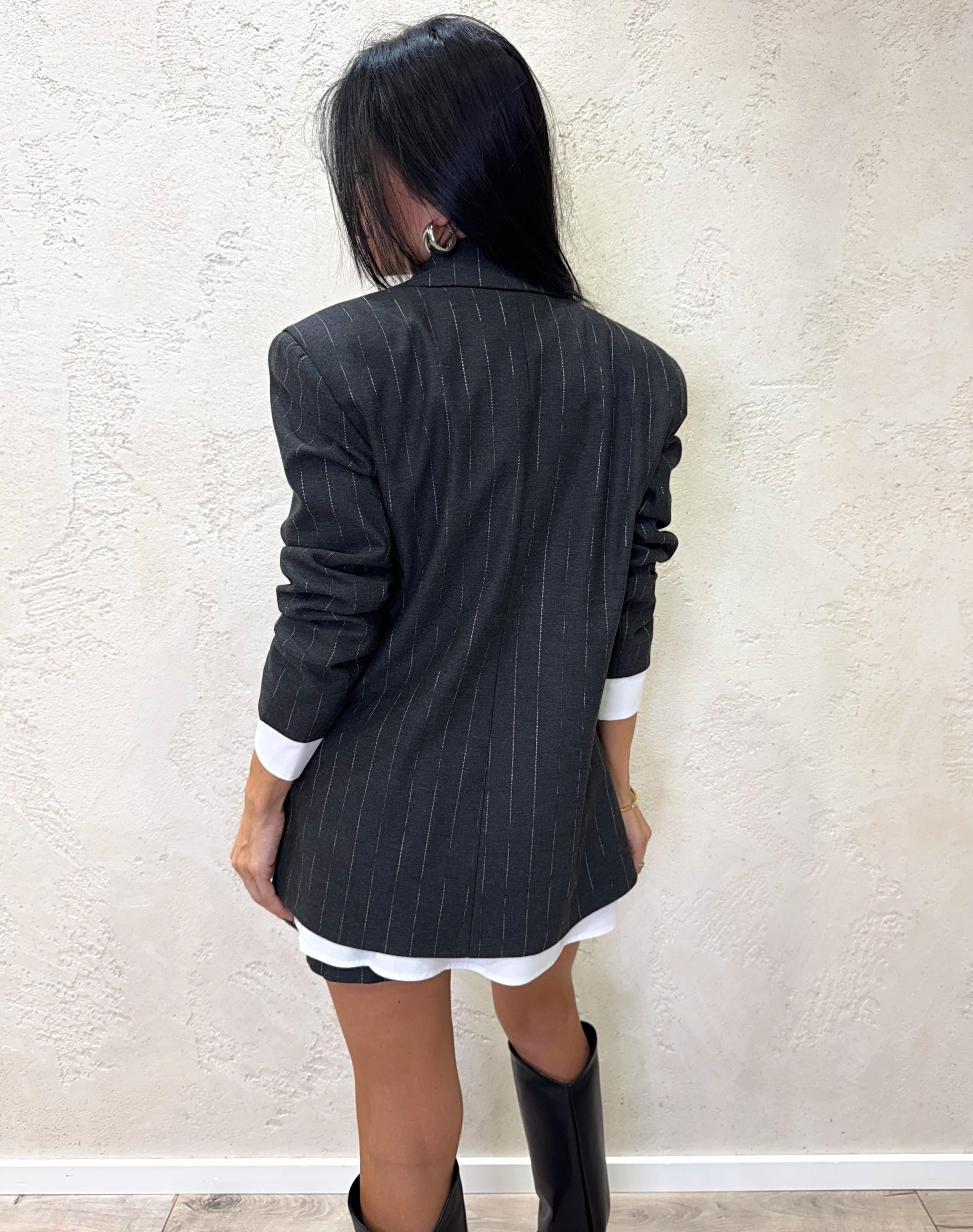 blazer over gessato con inserti in camicia e cravatta in dotazione 26B1073 ANTRACITE MOTEL
