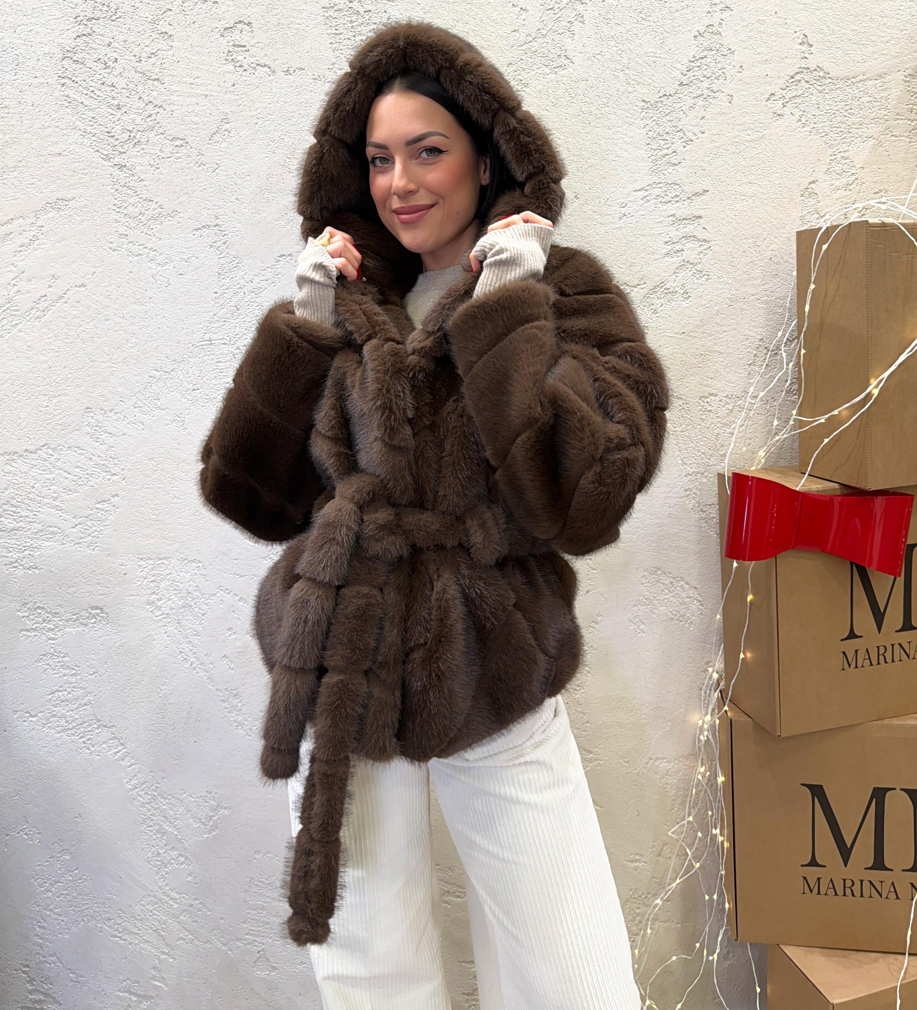 pelliccia con cappuccio e cintura lavorazione orizzontale PELLICCIACINTCAP MORO ELEVI