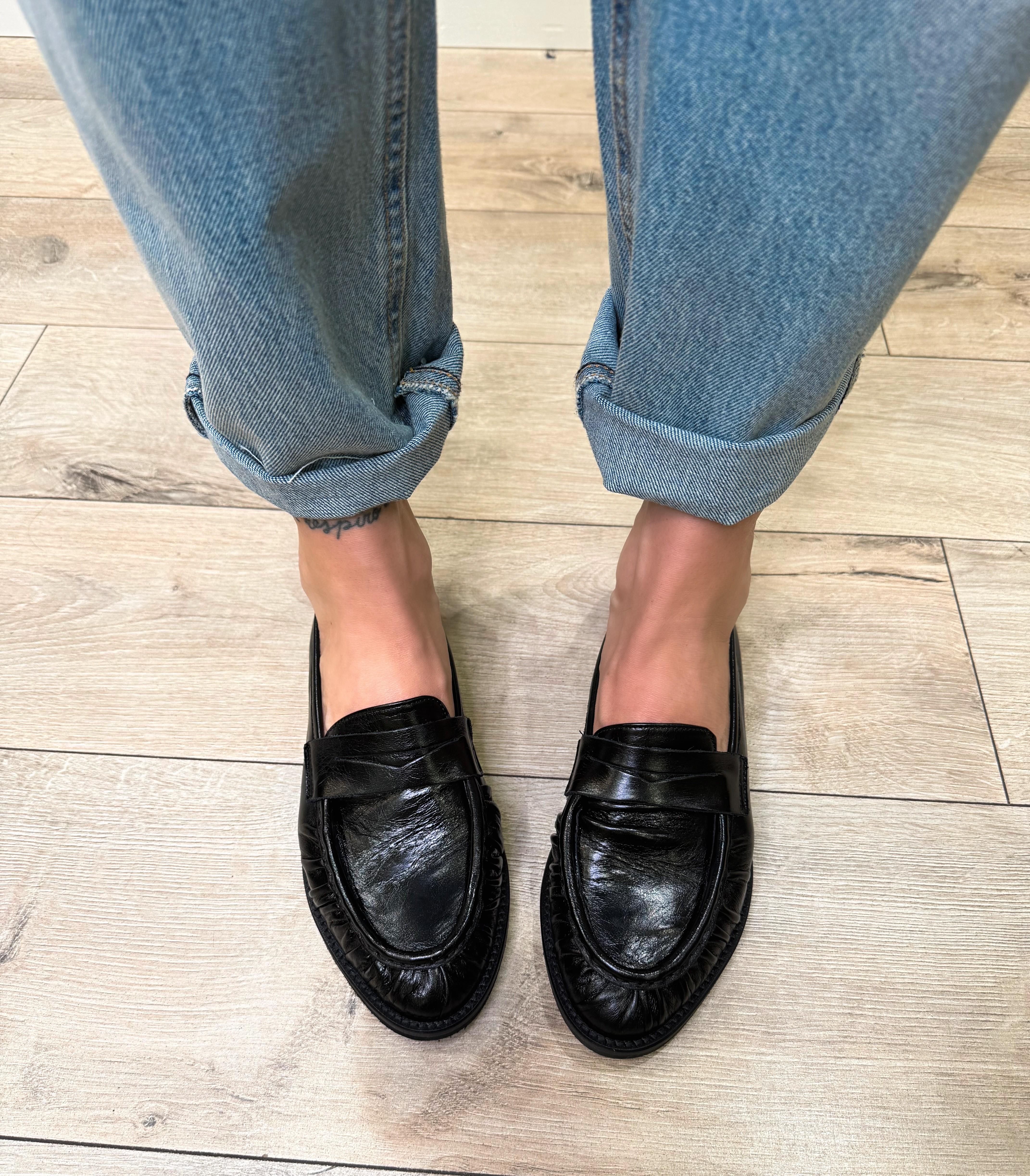 mocassino in vera pelle scamosciata CINZIA2541 NERO DIVINE FOLLIE