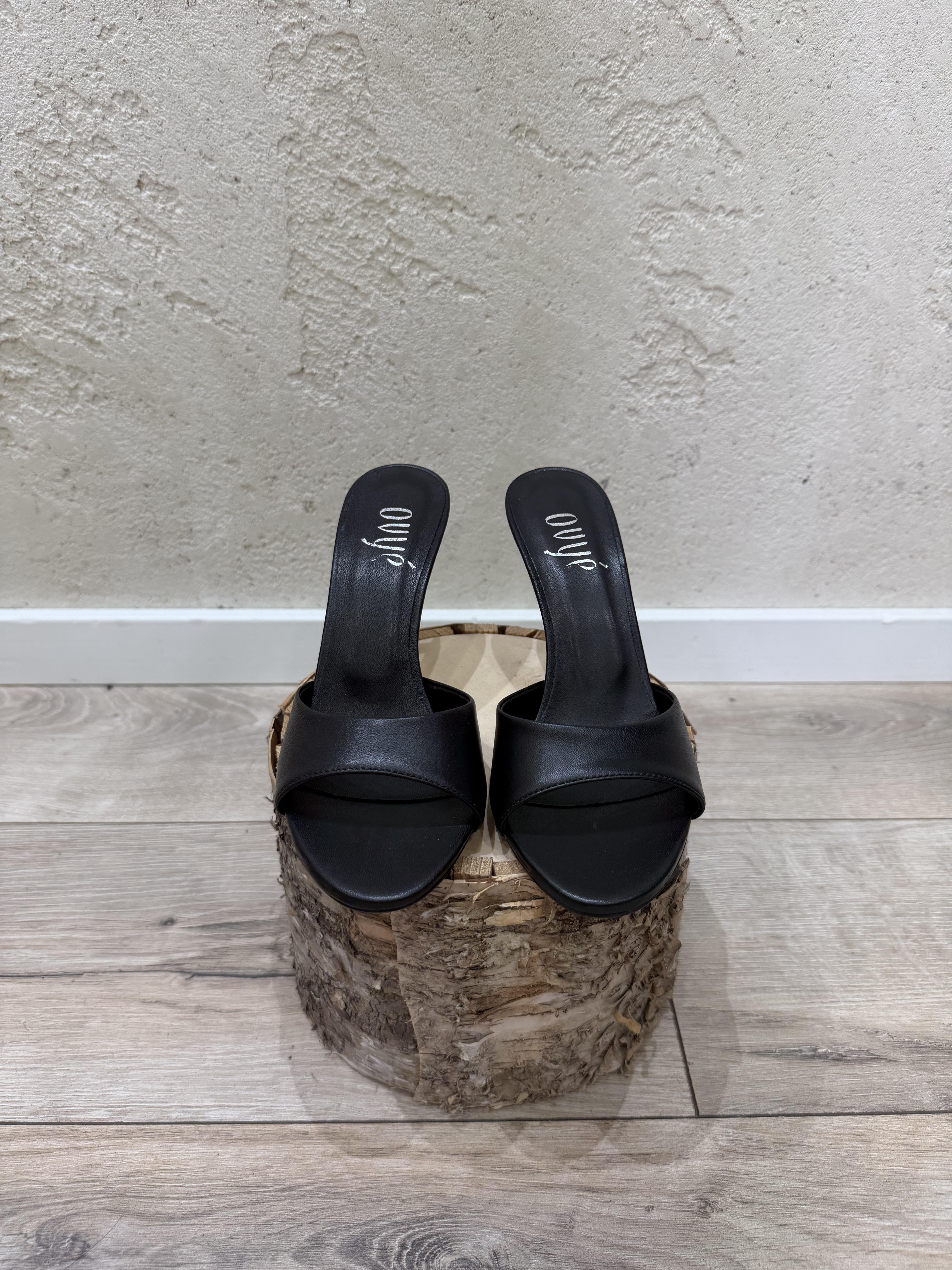 mules decollete in vera pelle aperte davanti tacco sottile AT4010 NERO OVYE'