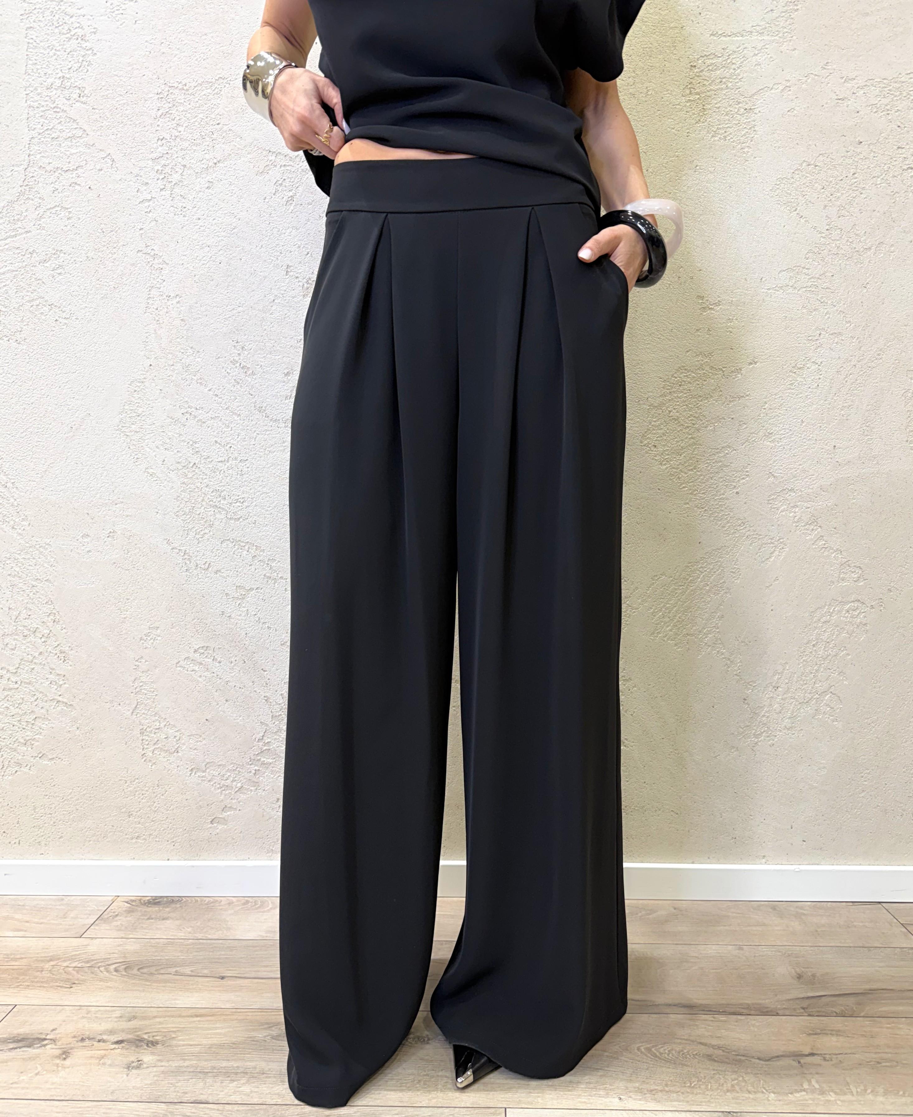 completo fluido composto da top asimmetrico e pantalone a palazzo PP372T52F1 NERO SUSY MIX
