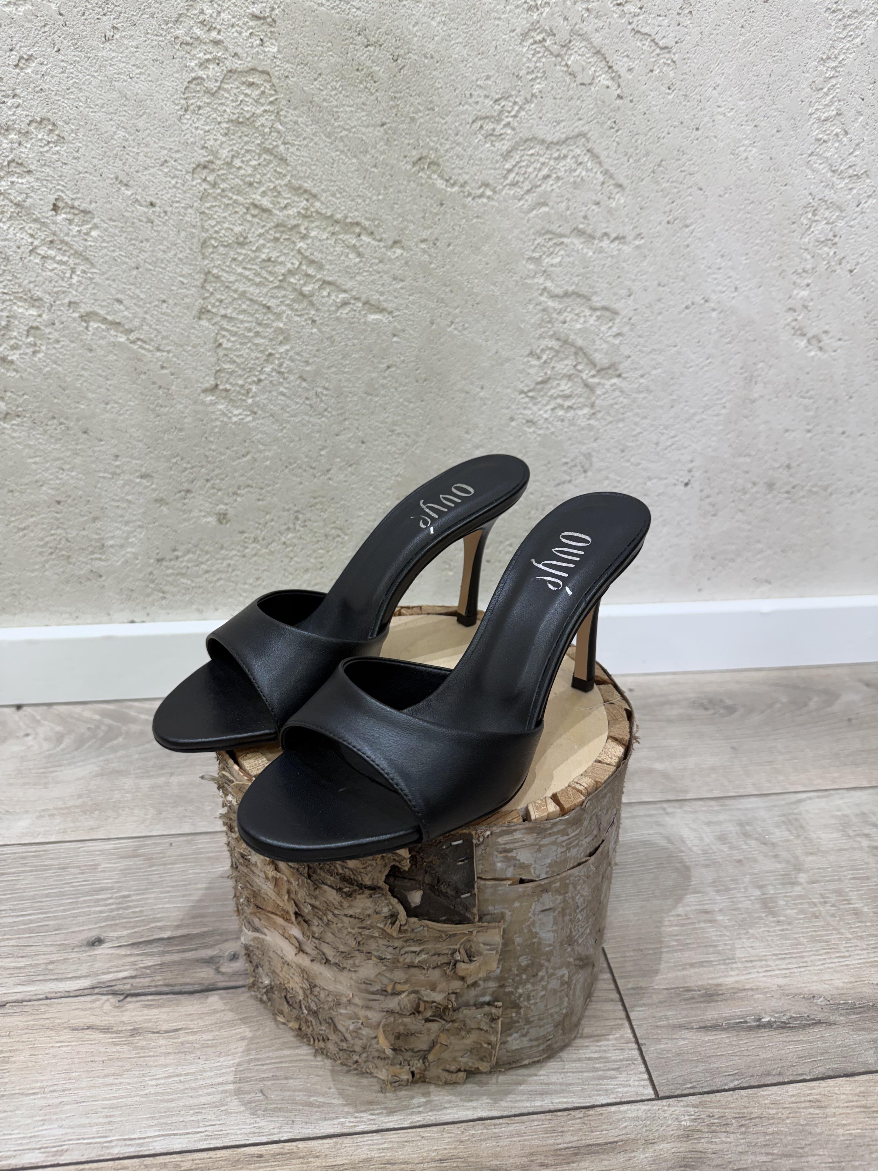 mules decollete in vera pelle aperte davanti tacco sottile AT4010 NERO OVYE'