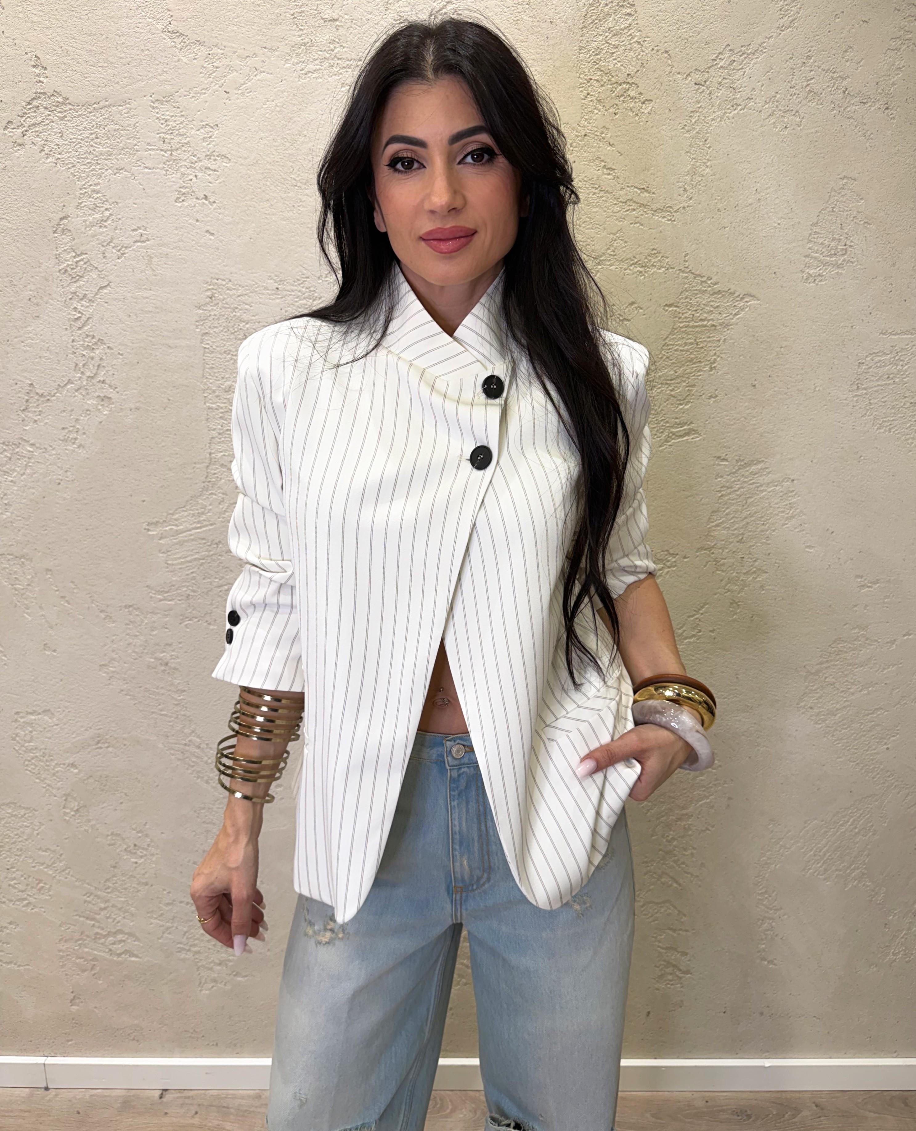 giacca gessata con collo alla coreana e chiusura asimmetrica JMN-Q096 BIANCO HAVEONE