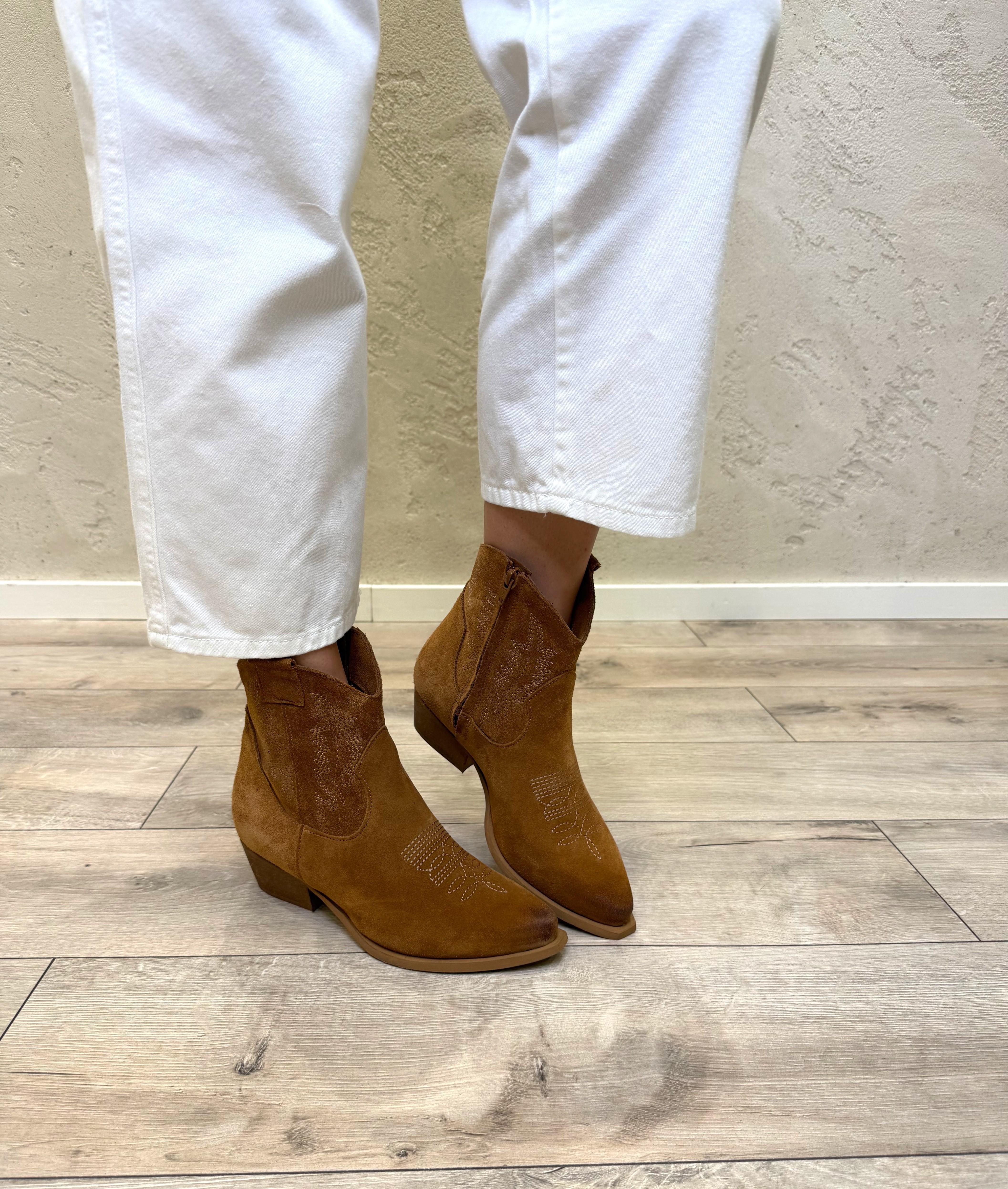 texano a punta in camoscio con ricamo e zip DF203T CUOIO DIVINE FOLLIE