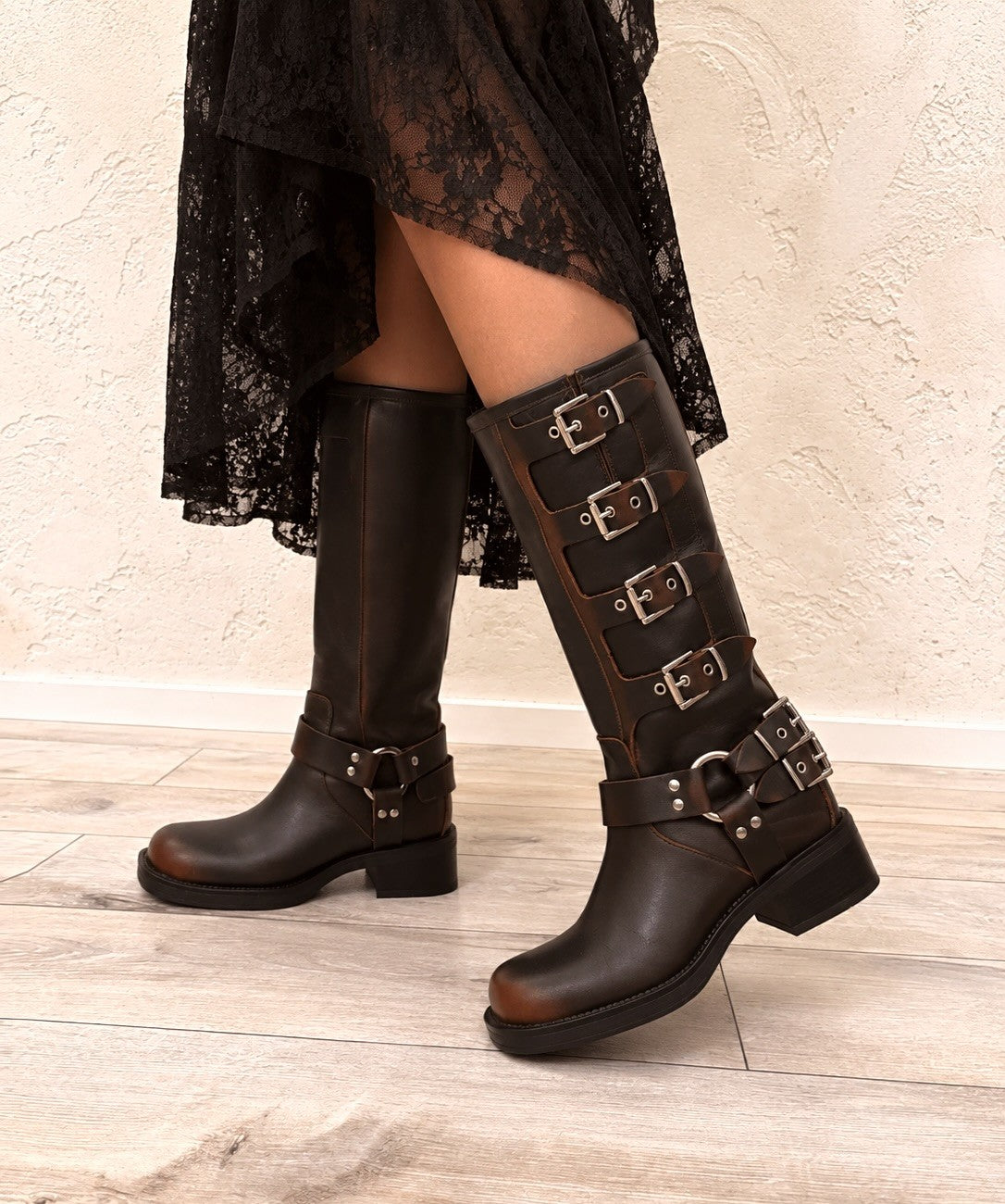 Stivale biker con cinghie regolabili