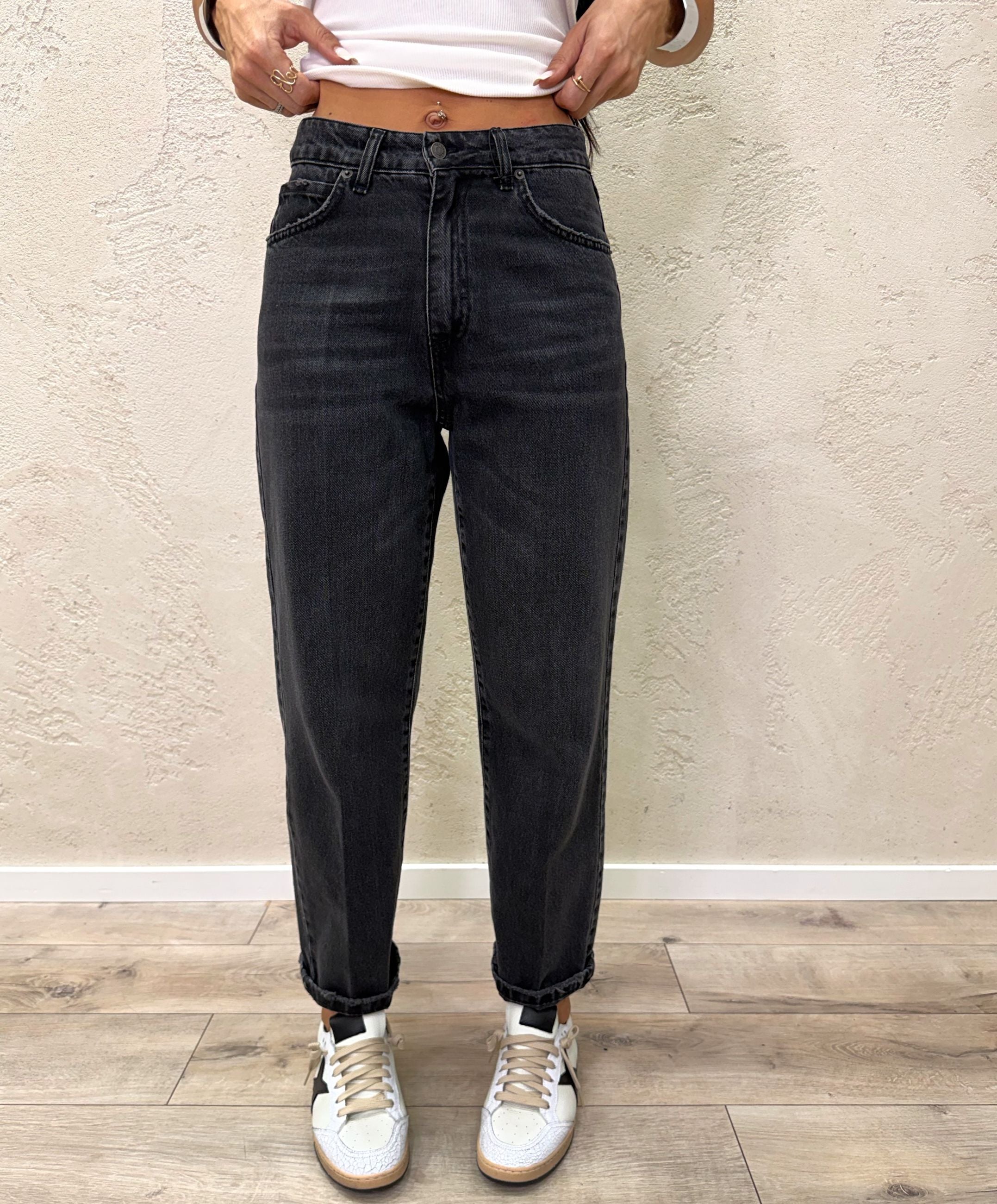 Jeans modello tom a gamba dritta