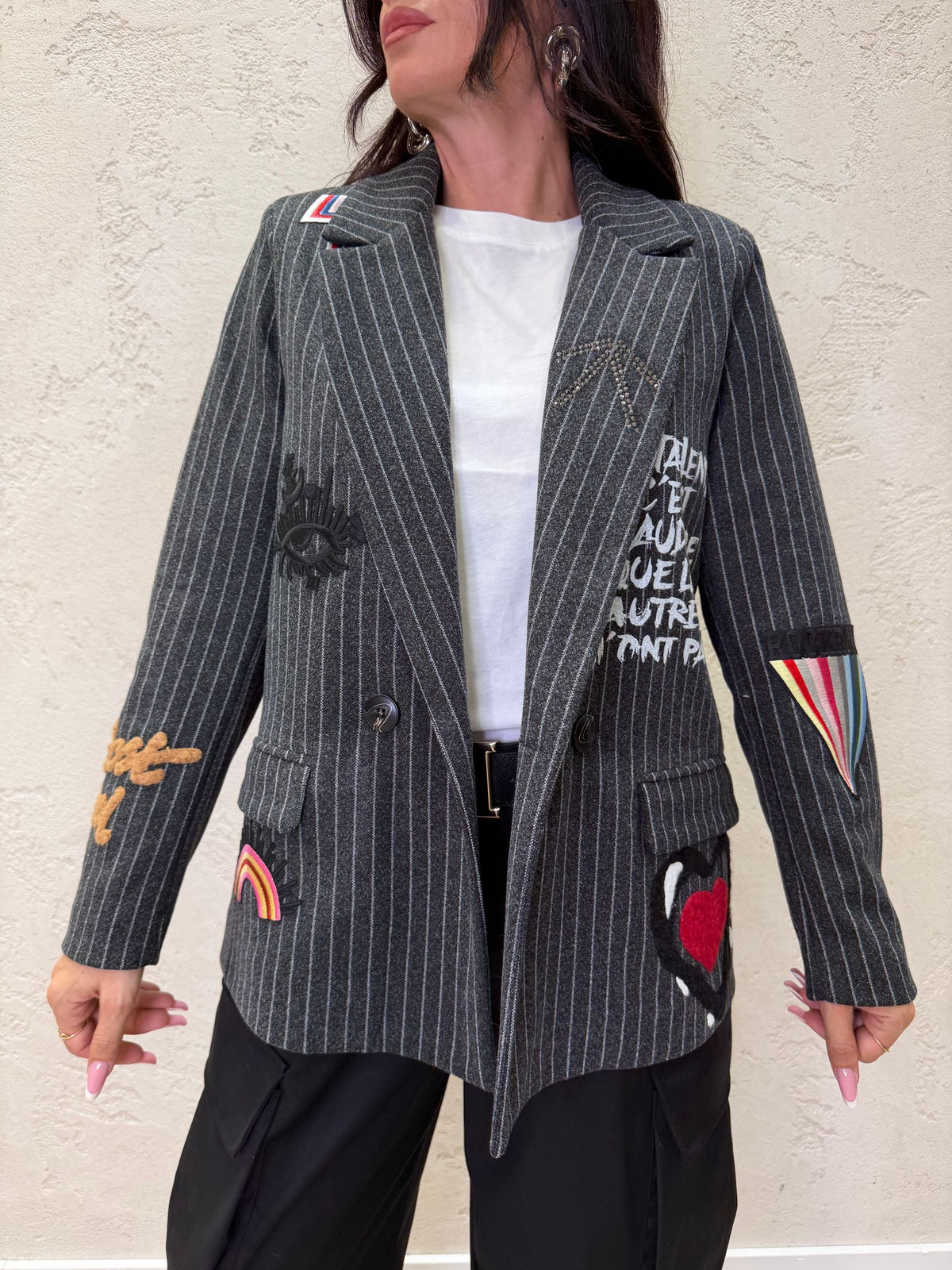 Blazer doppiopetto gessato con applicazioni
