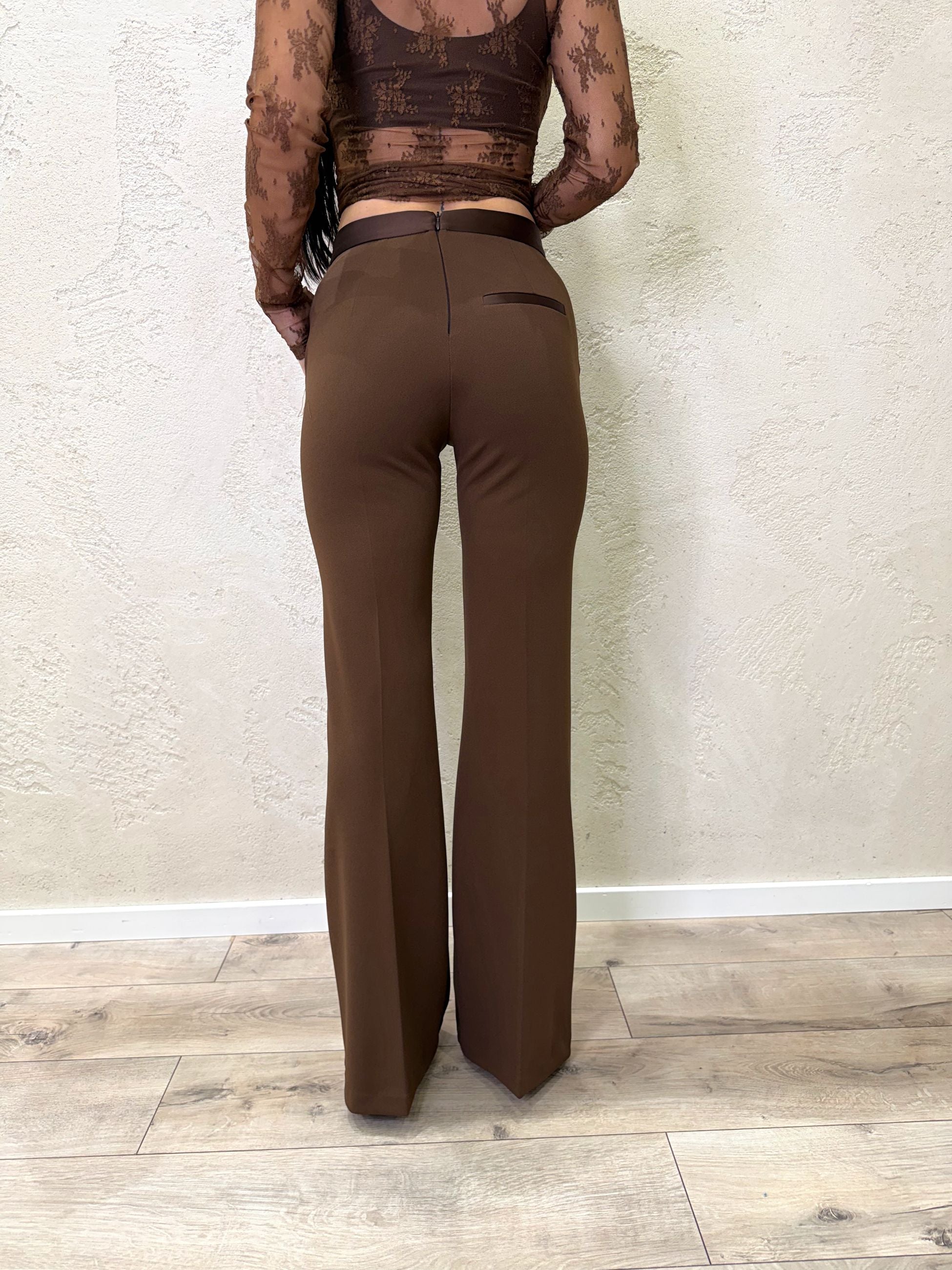 pantalone elgante a zampa in crepe elasticizzato