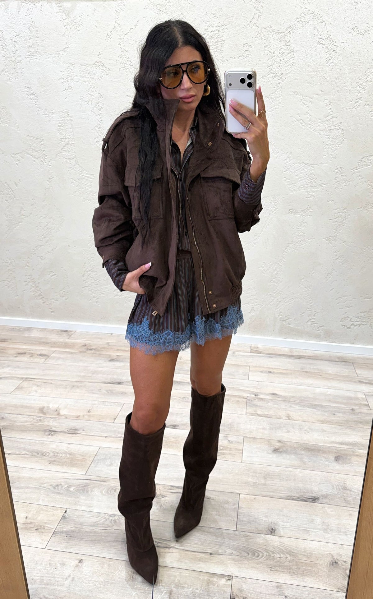 Shorts a righe con pizzo ed elastico in vita