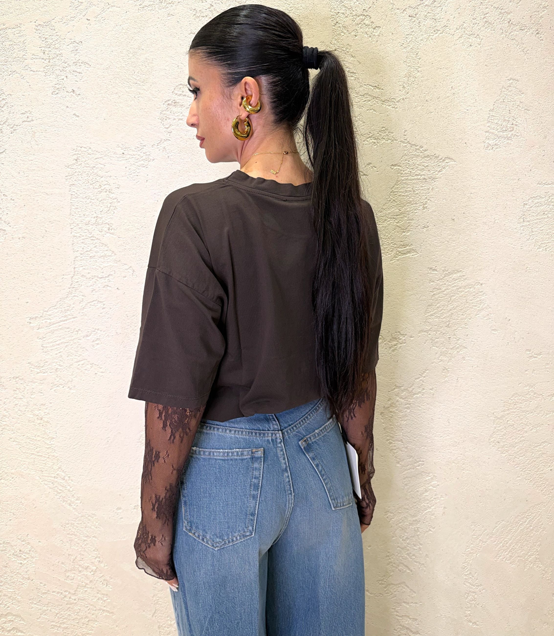 T-shirt con maniche in pizzo