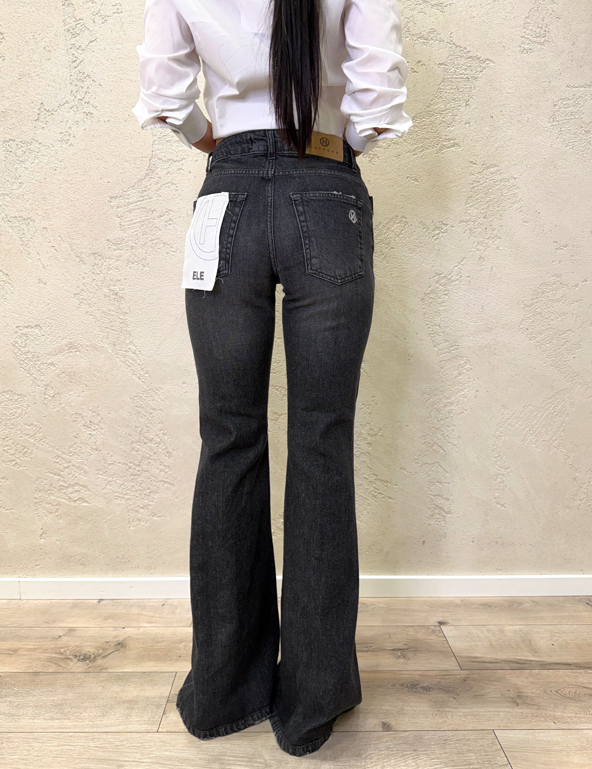 Jeans modello Ele a zampa