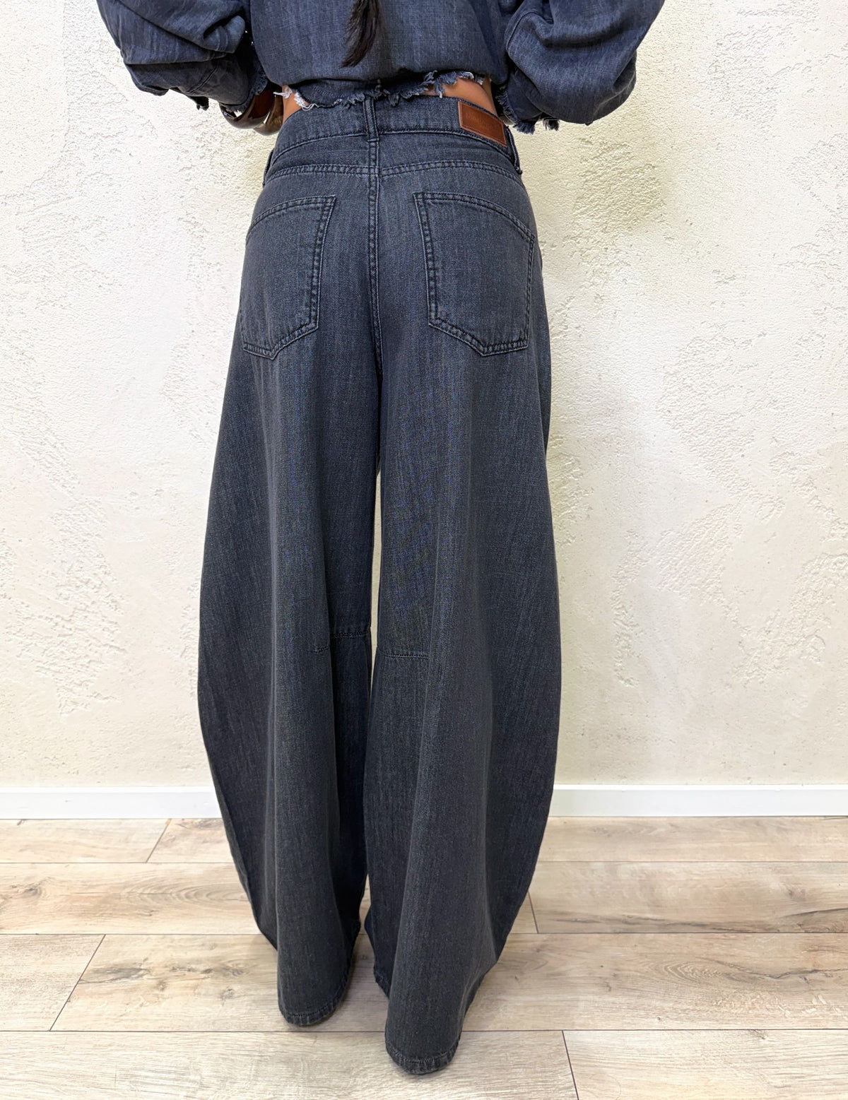 jeans modello louvre barrel fit