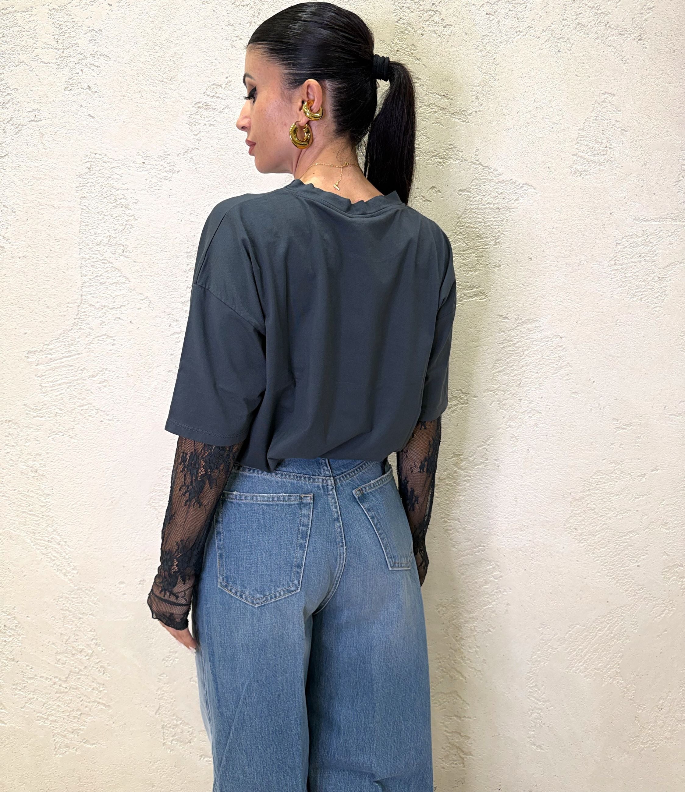 T-shirt con maniche in pizzo