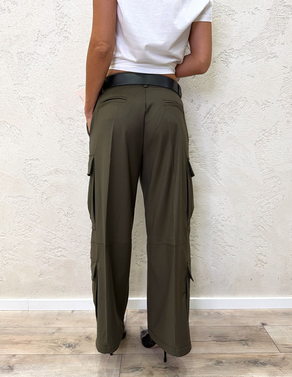 Pantalone con tasconi effetto satin