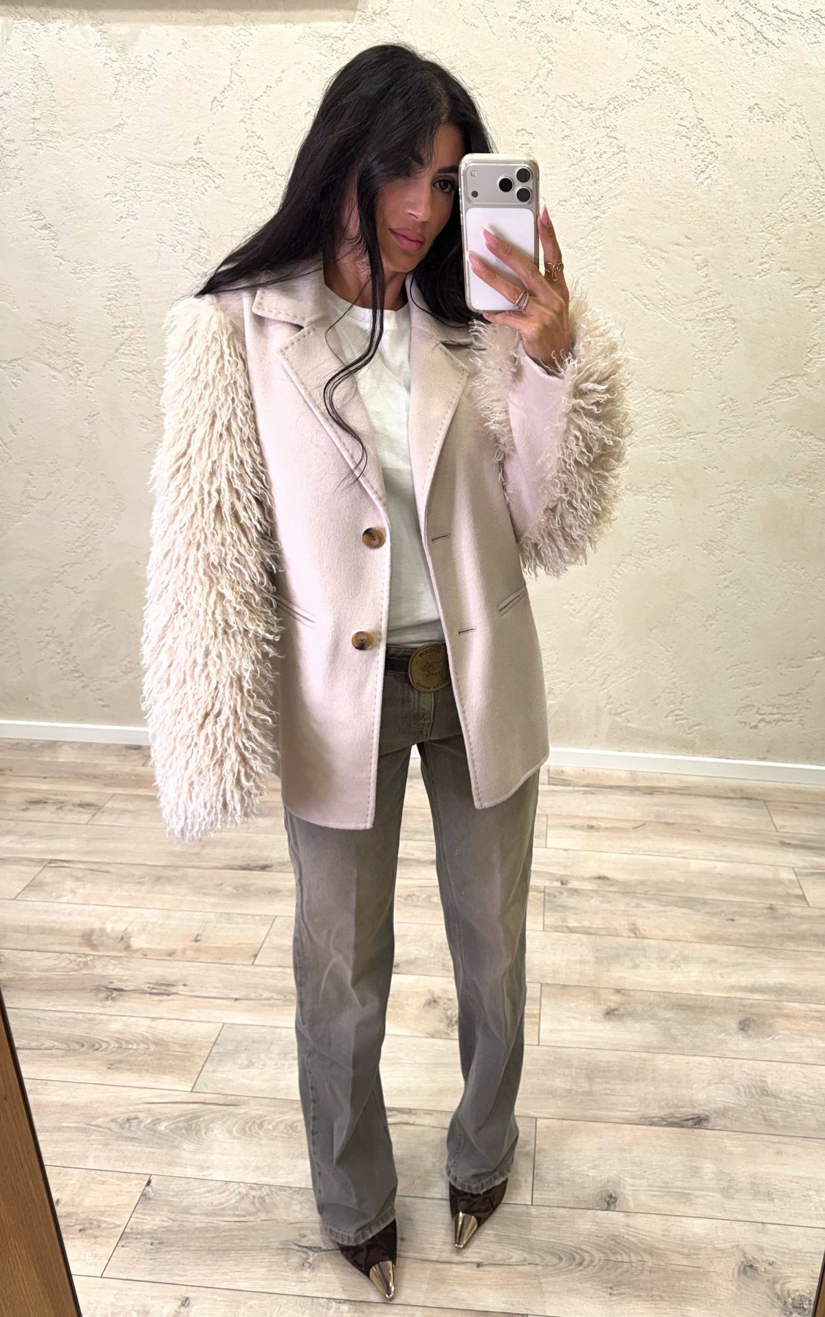 Cappotto con manica bouclé