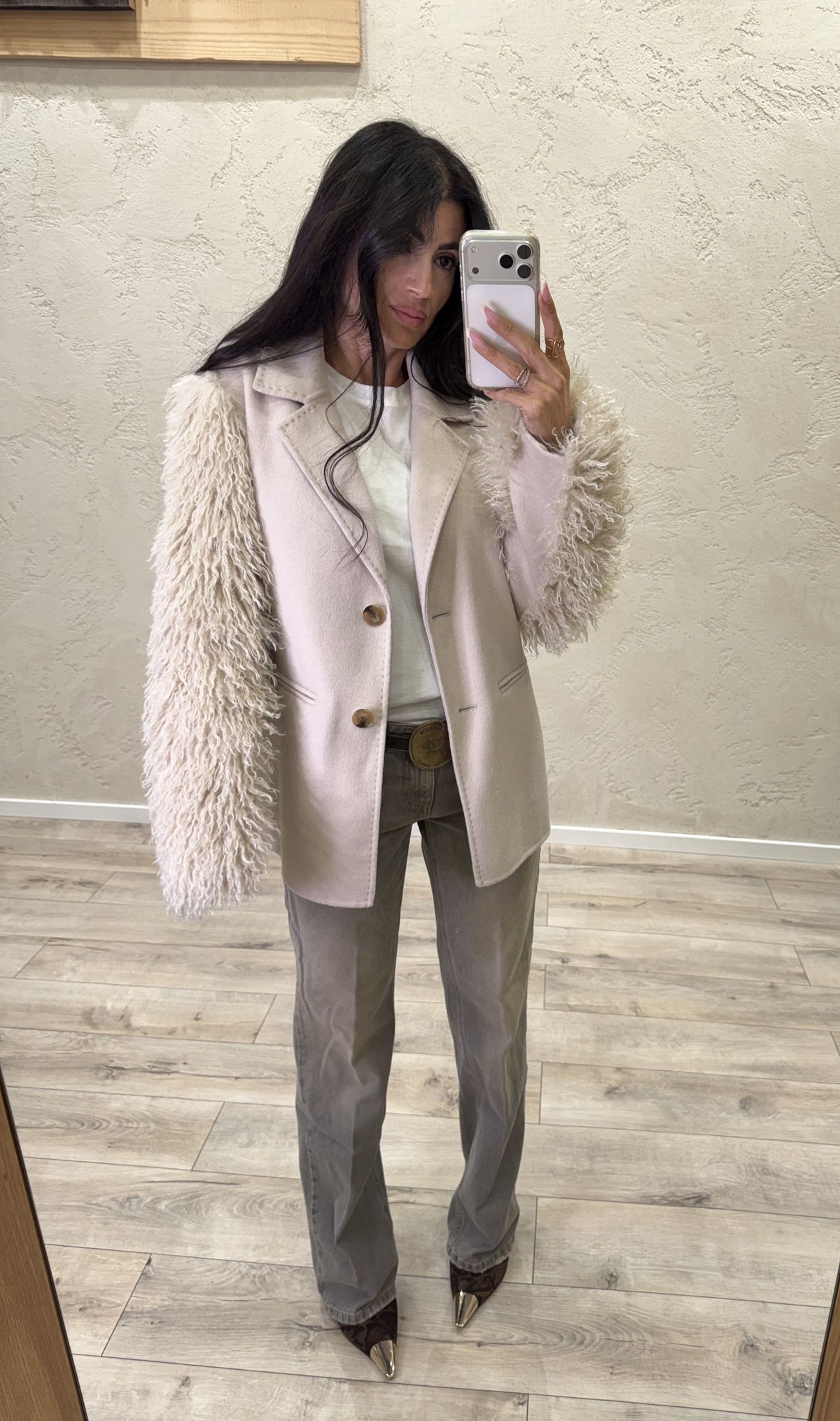 Cappotto con manica bouclé