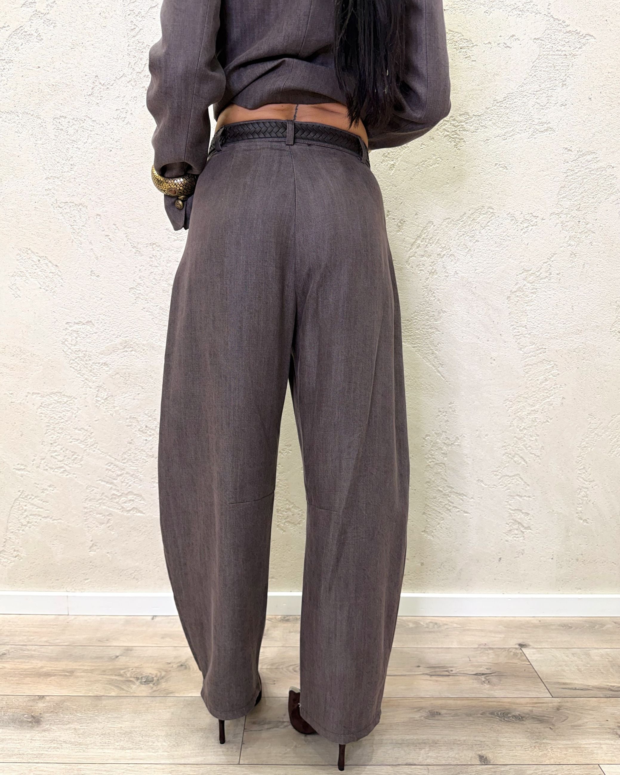 Pantalone a ferro di cavallo con cintura
