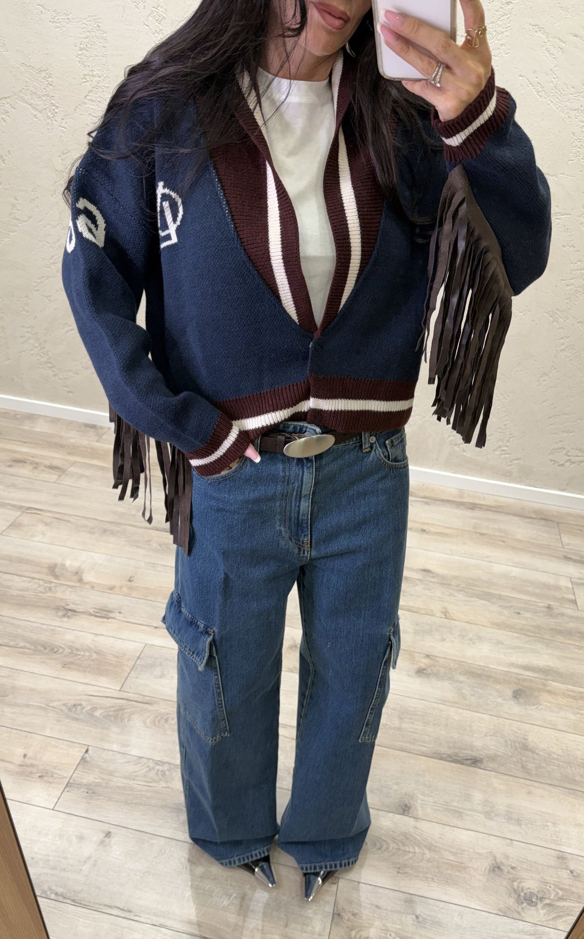 Cardigan crop con frange in ecopelle