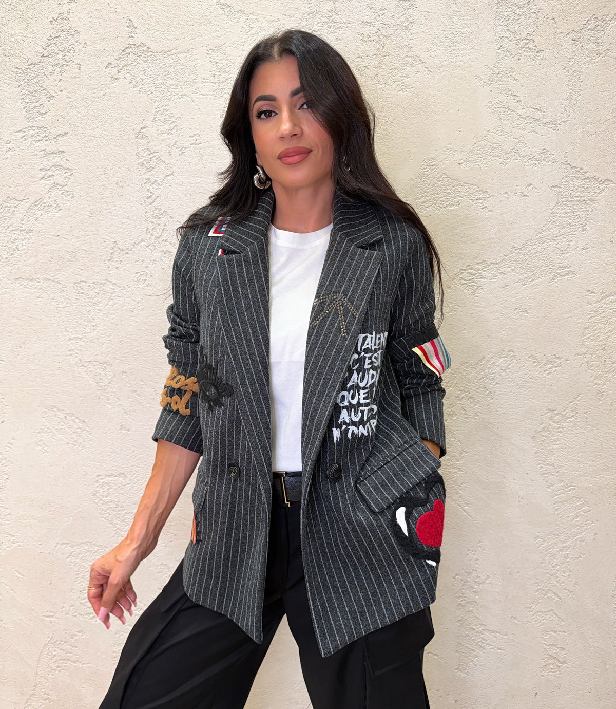 Blazer doppiopetto gessato con applicazioni