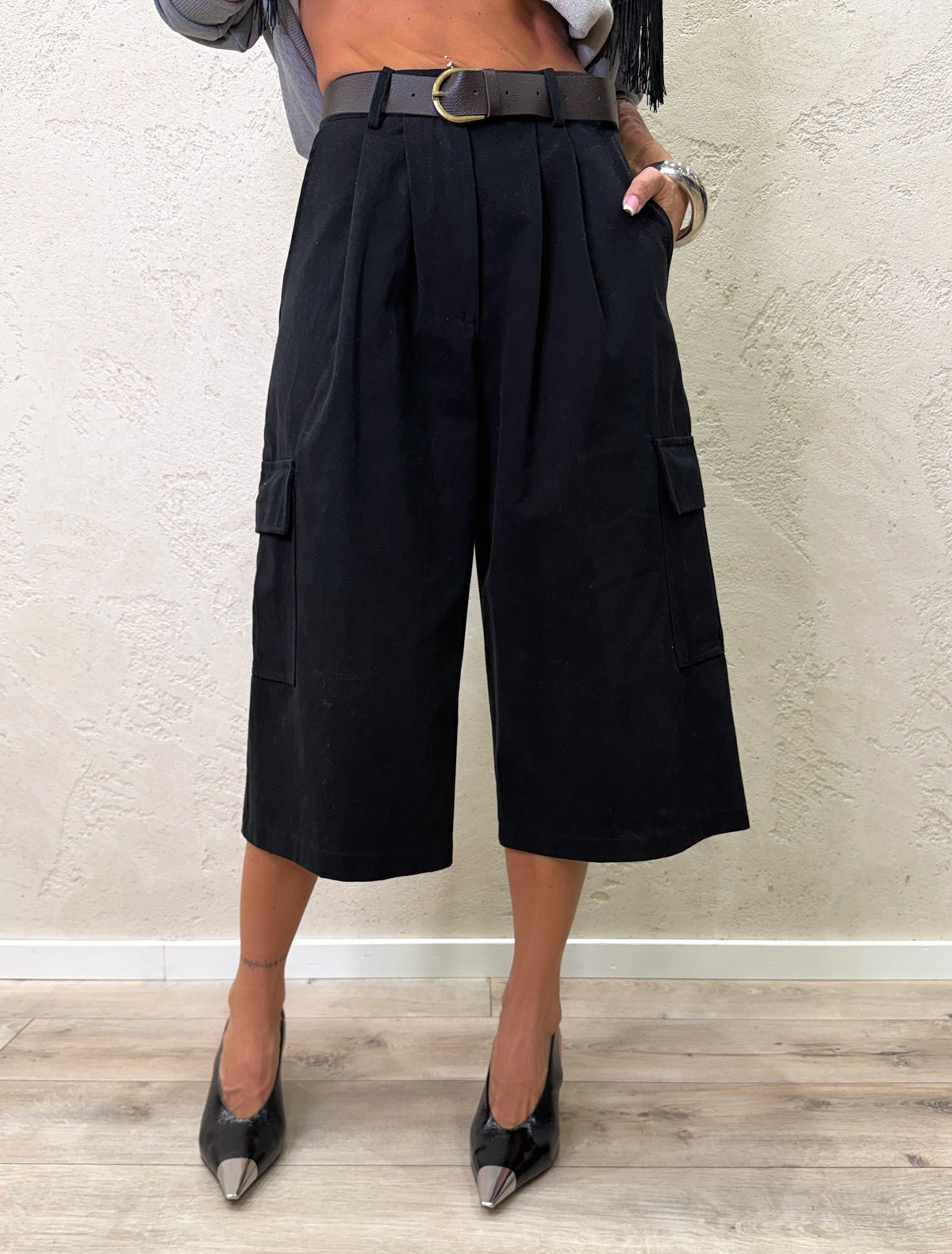 Maxi bermuda con tasconi e cintura