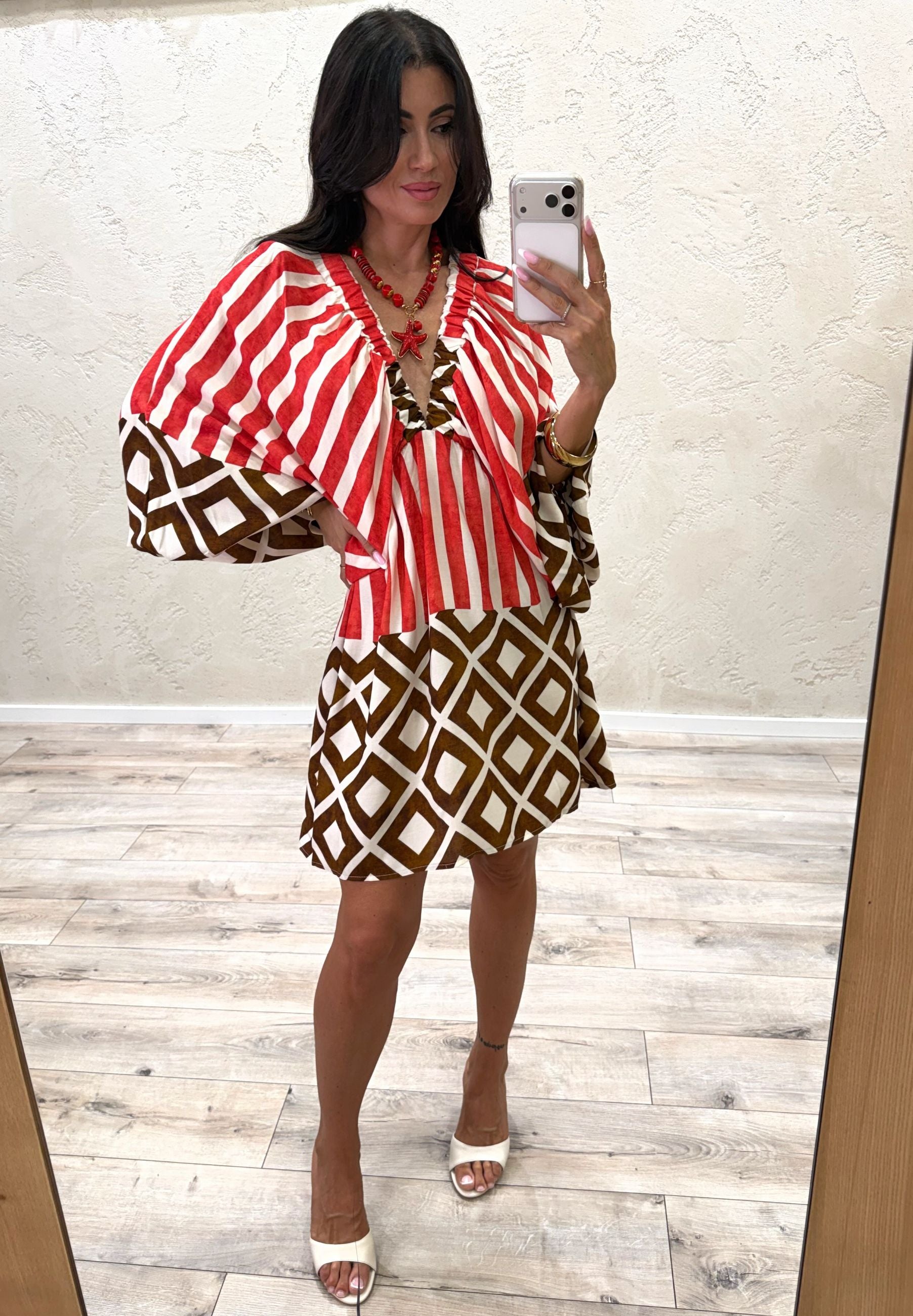 abito mini con maniche ampie in fantasia boho