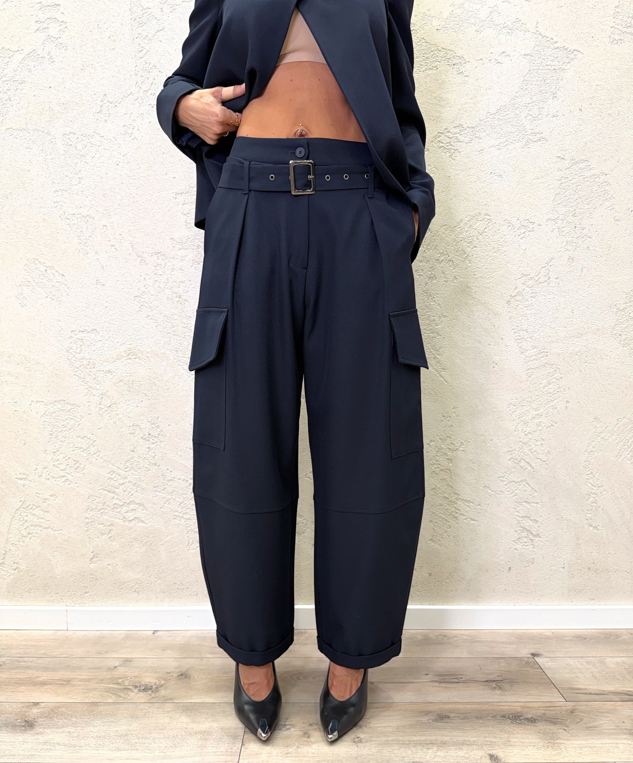 Pantaloni barrel fit con maxi tasche
