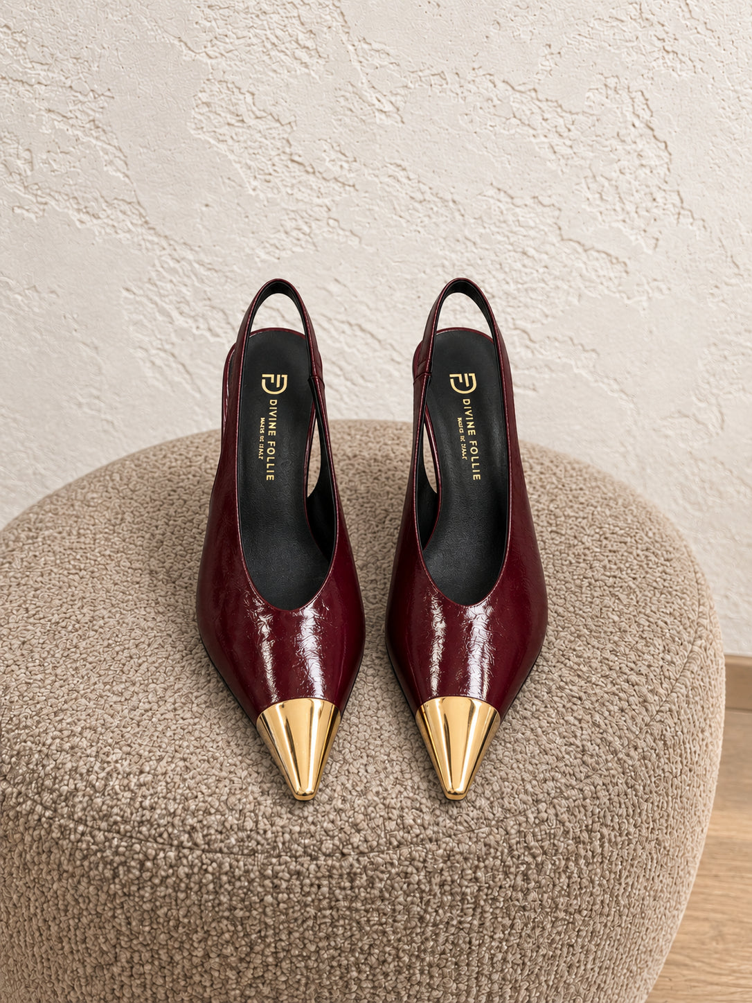 Slingback rubino con punta dorata