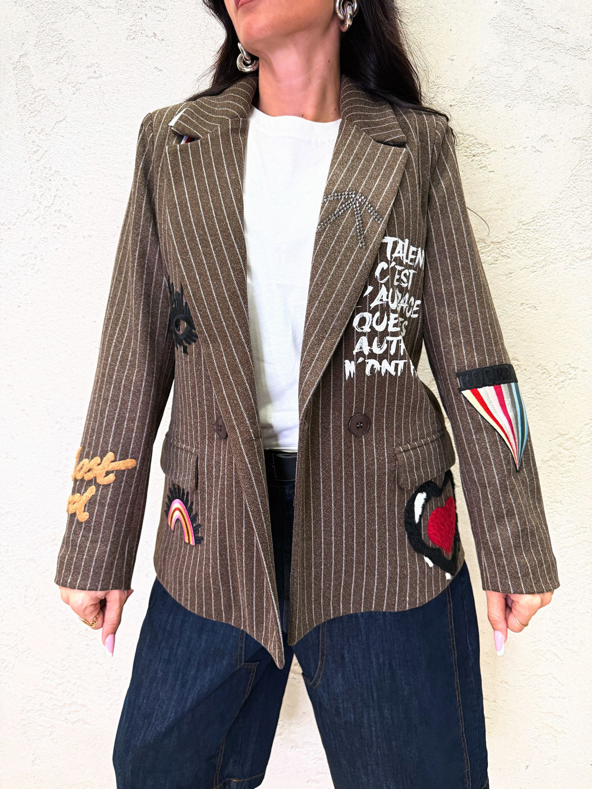 Blazer doppiopetto gessato con applicazioni