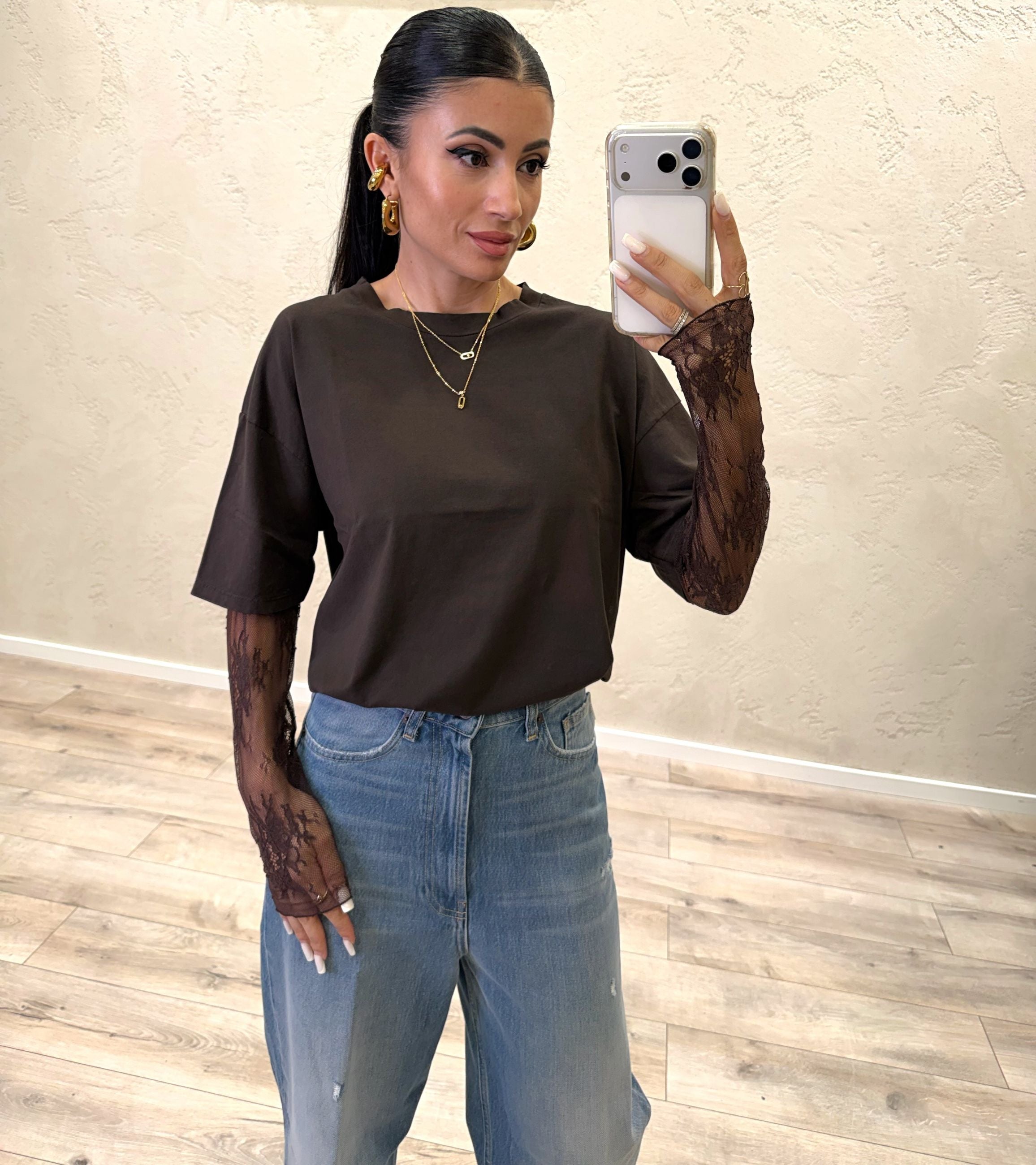 T-shirt con maniche in pizzo
