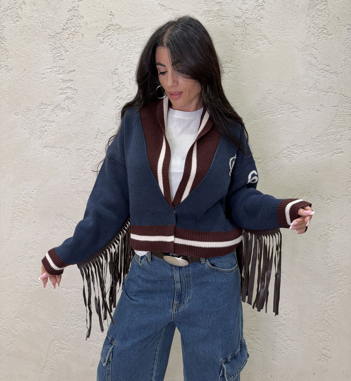 Cardigan crop con frange in ecopelle