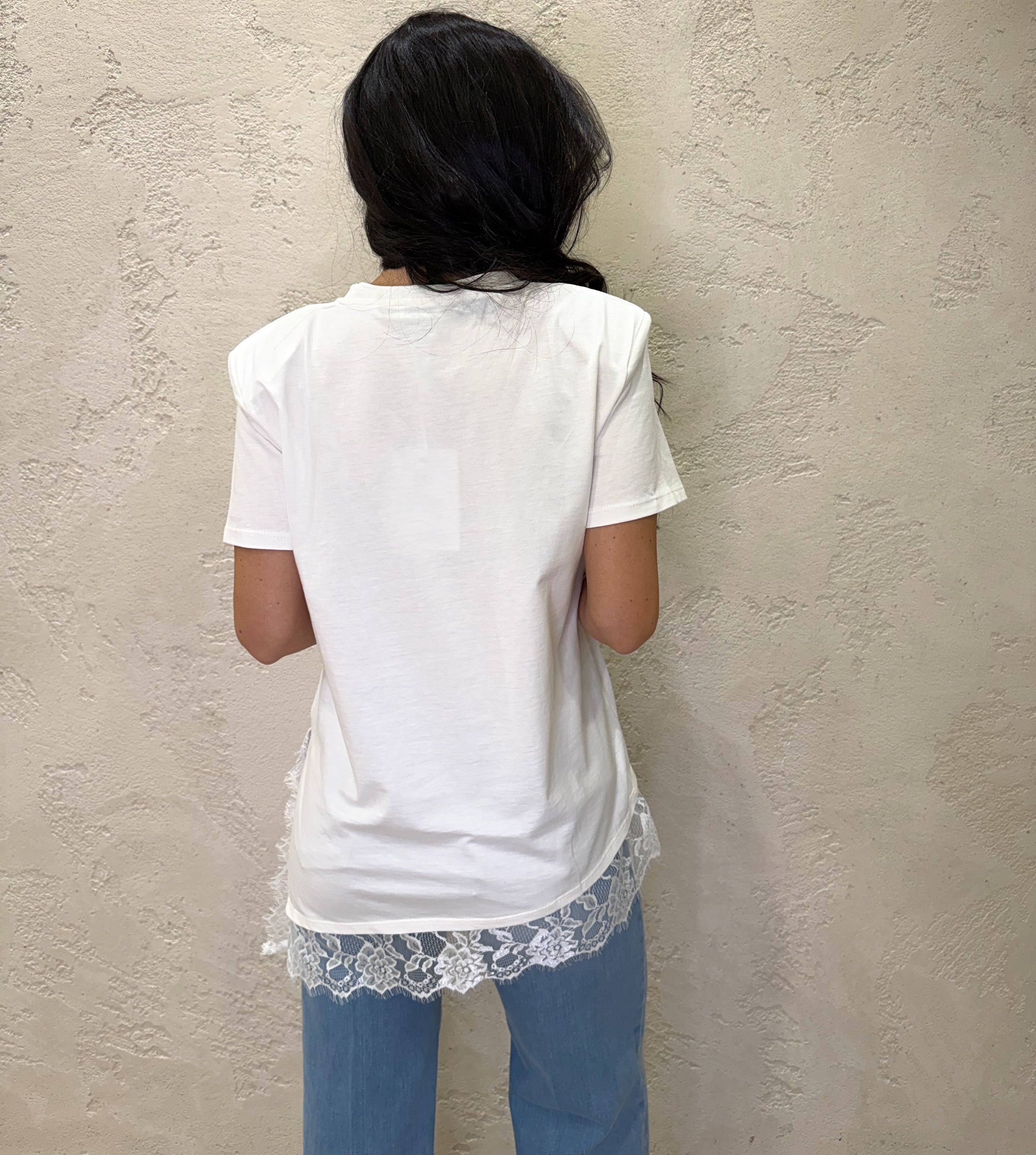 t-shirt asimmetrica con inserto in pizzo e spalline rinforzate 12054 LATTE SUSY MIX 