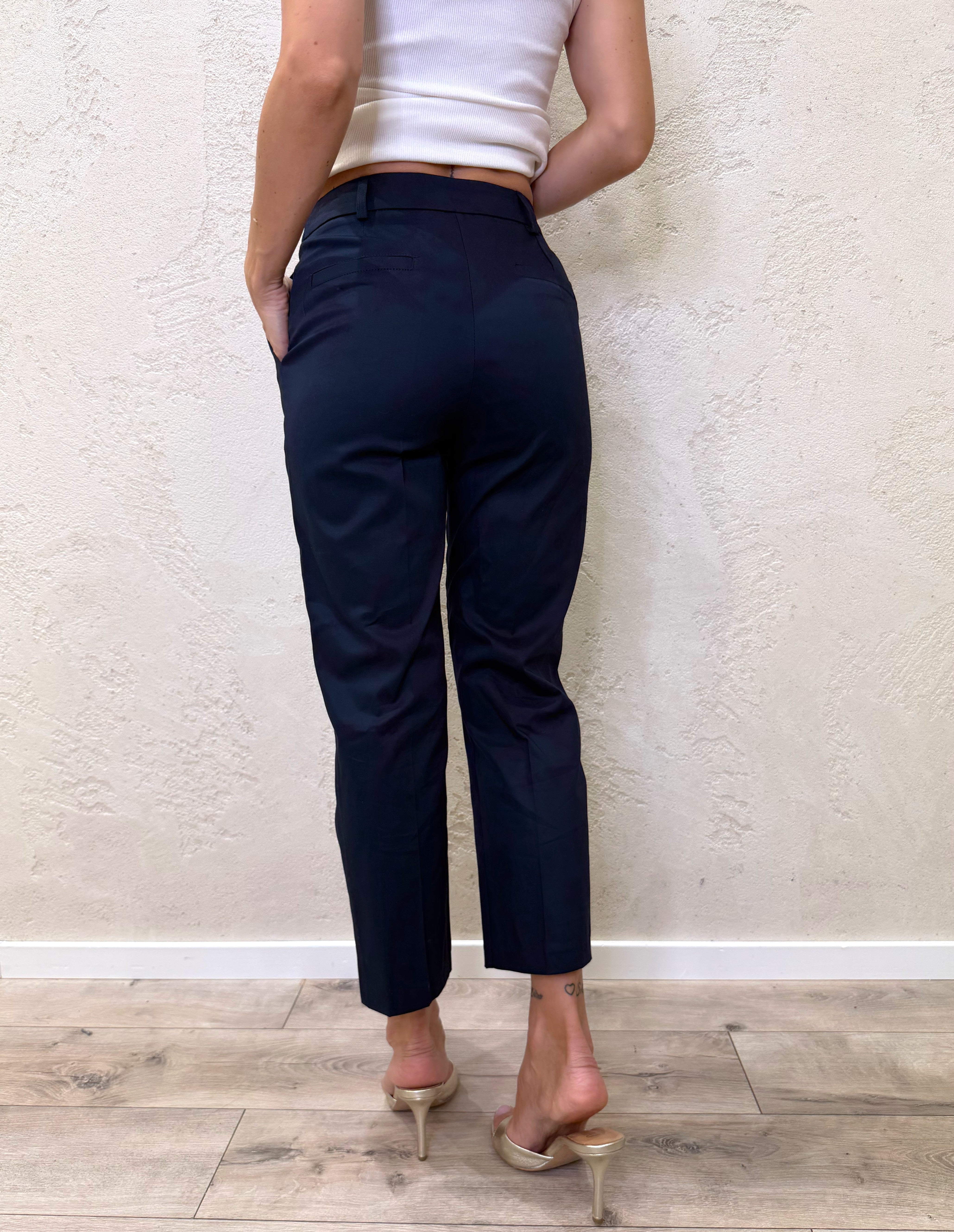 pantalone a sigaretta in cotone elasticizzato con chiusura asimmetrica 26P4941 BLU TENSIONE IN 