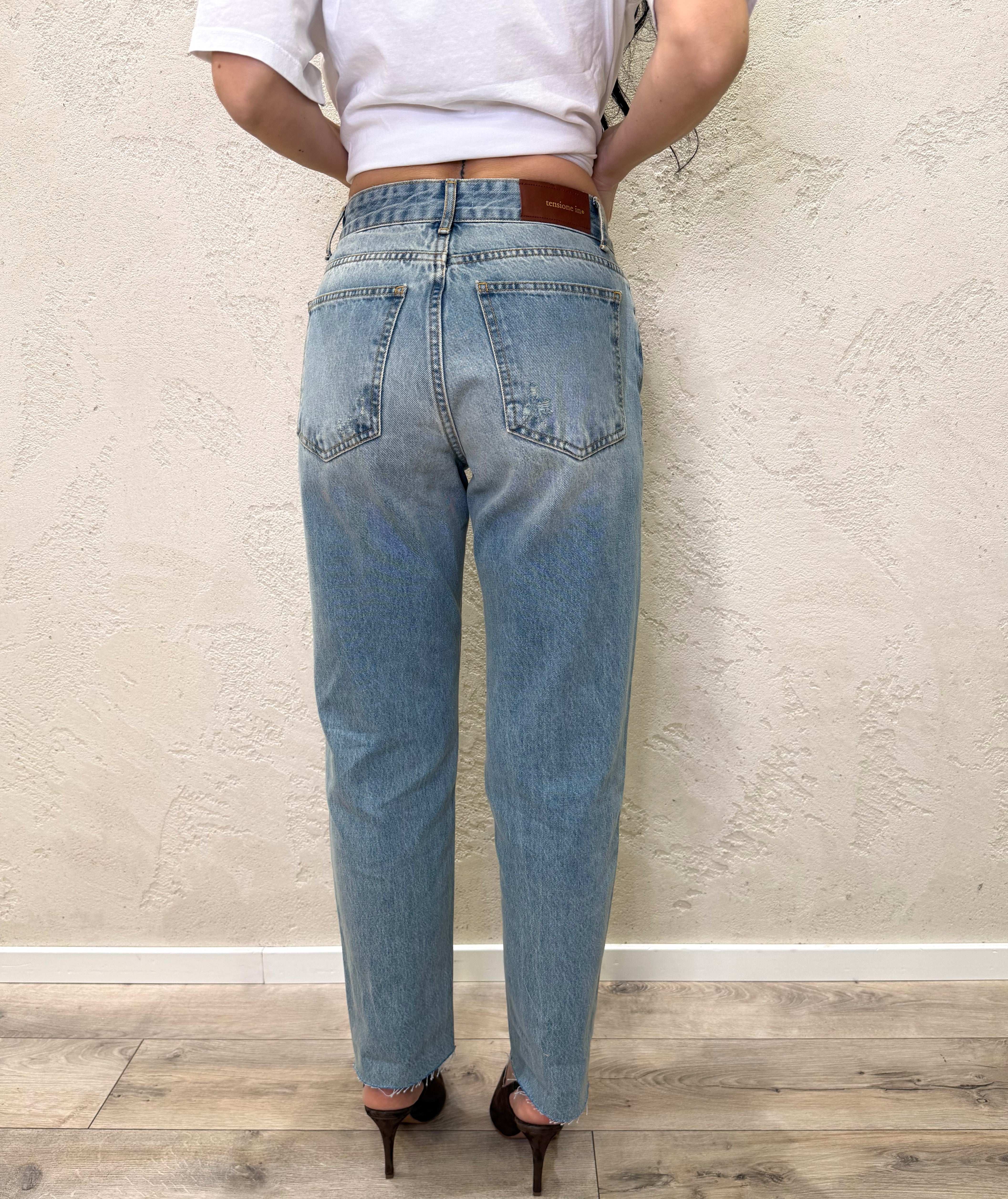jeans a gamba dritta effetto vintage con rotture CJ12727 DENIM CHIARO TENSIONE IN 