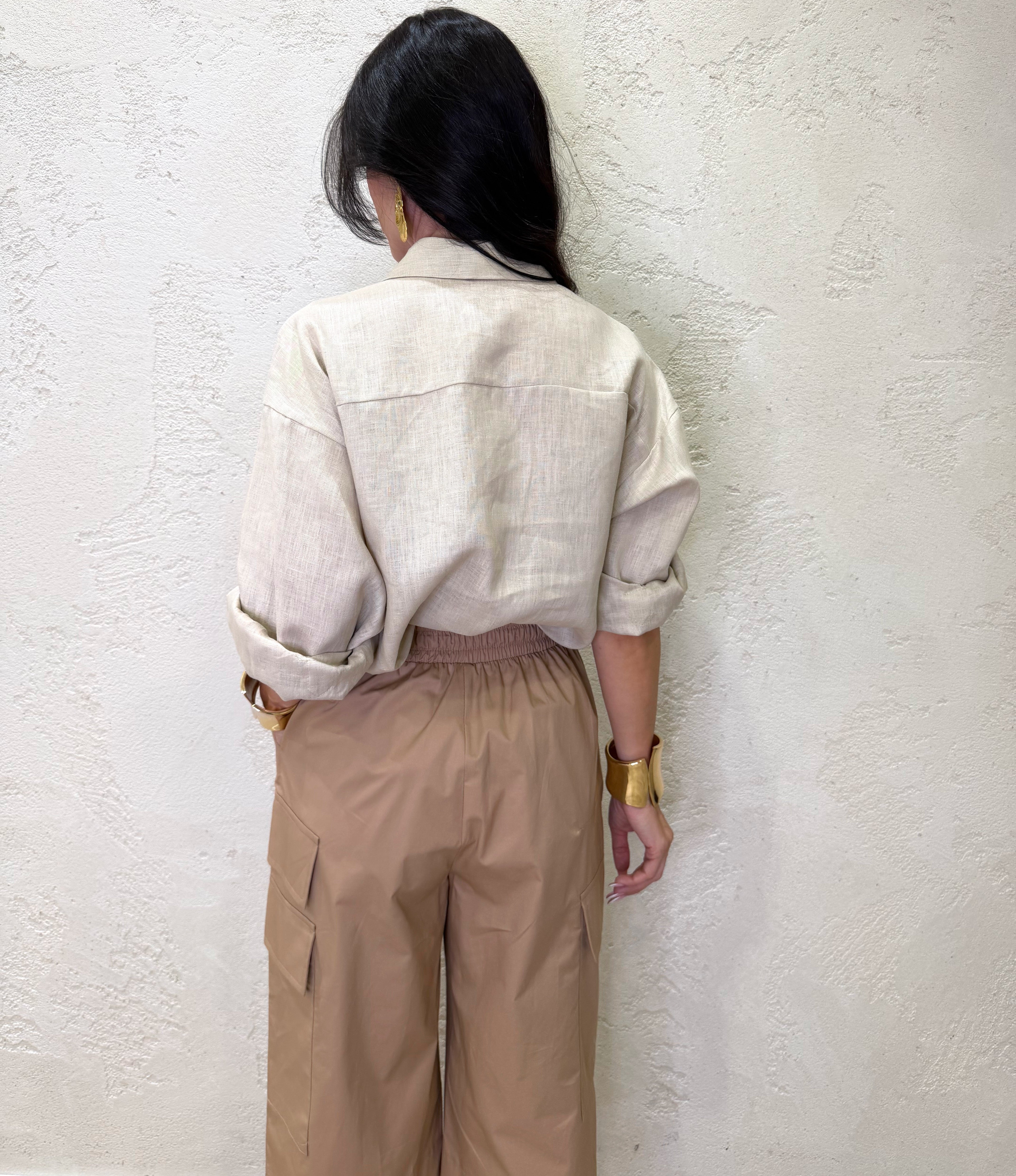 camicia in 100% lino con tasca ricamata S26CG16 SABBIA TENSIONE IN 