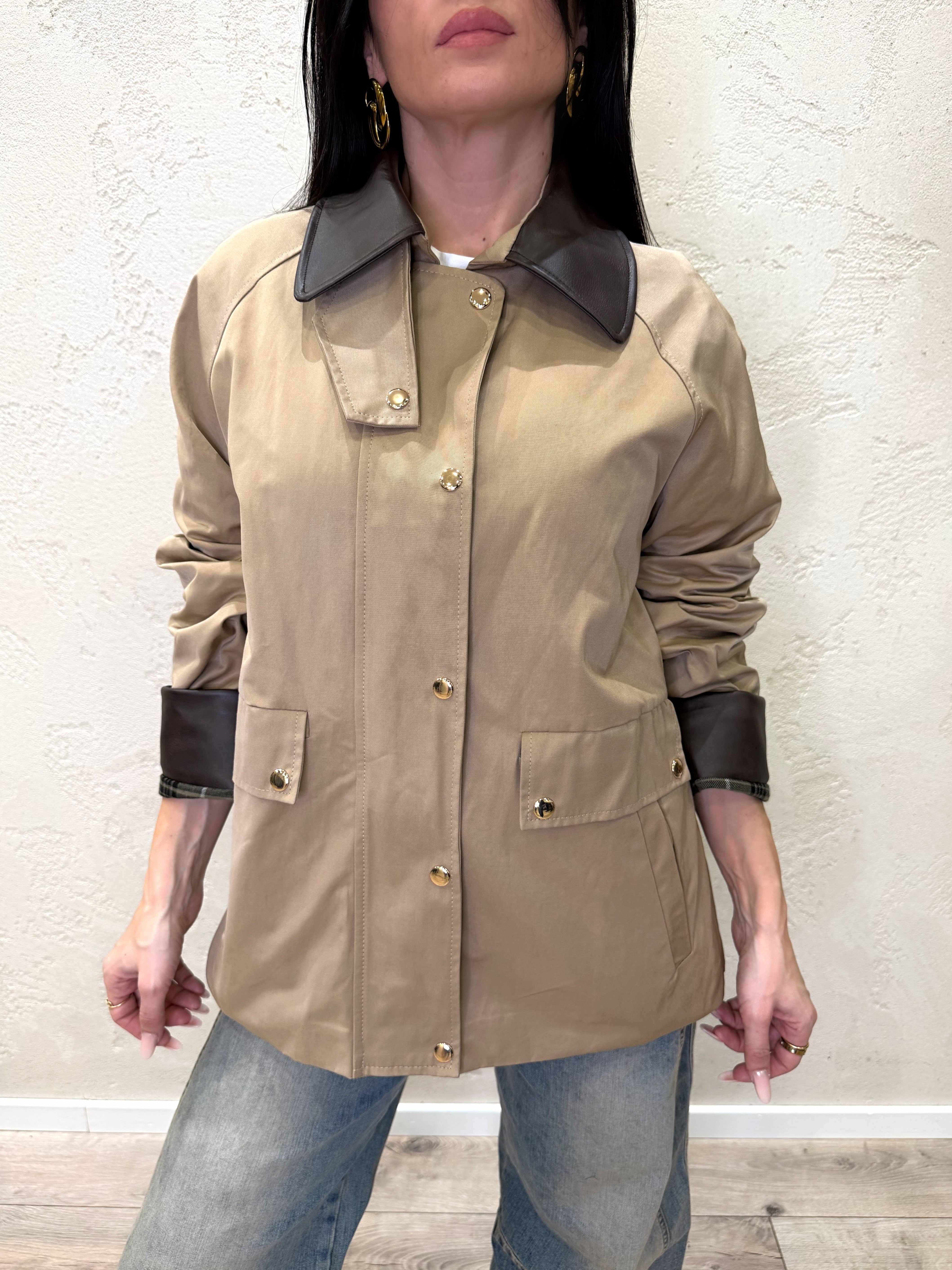 trench corto con colletto e polsini in ecopelle TAB0950 BEIGE VICOLO 