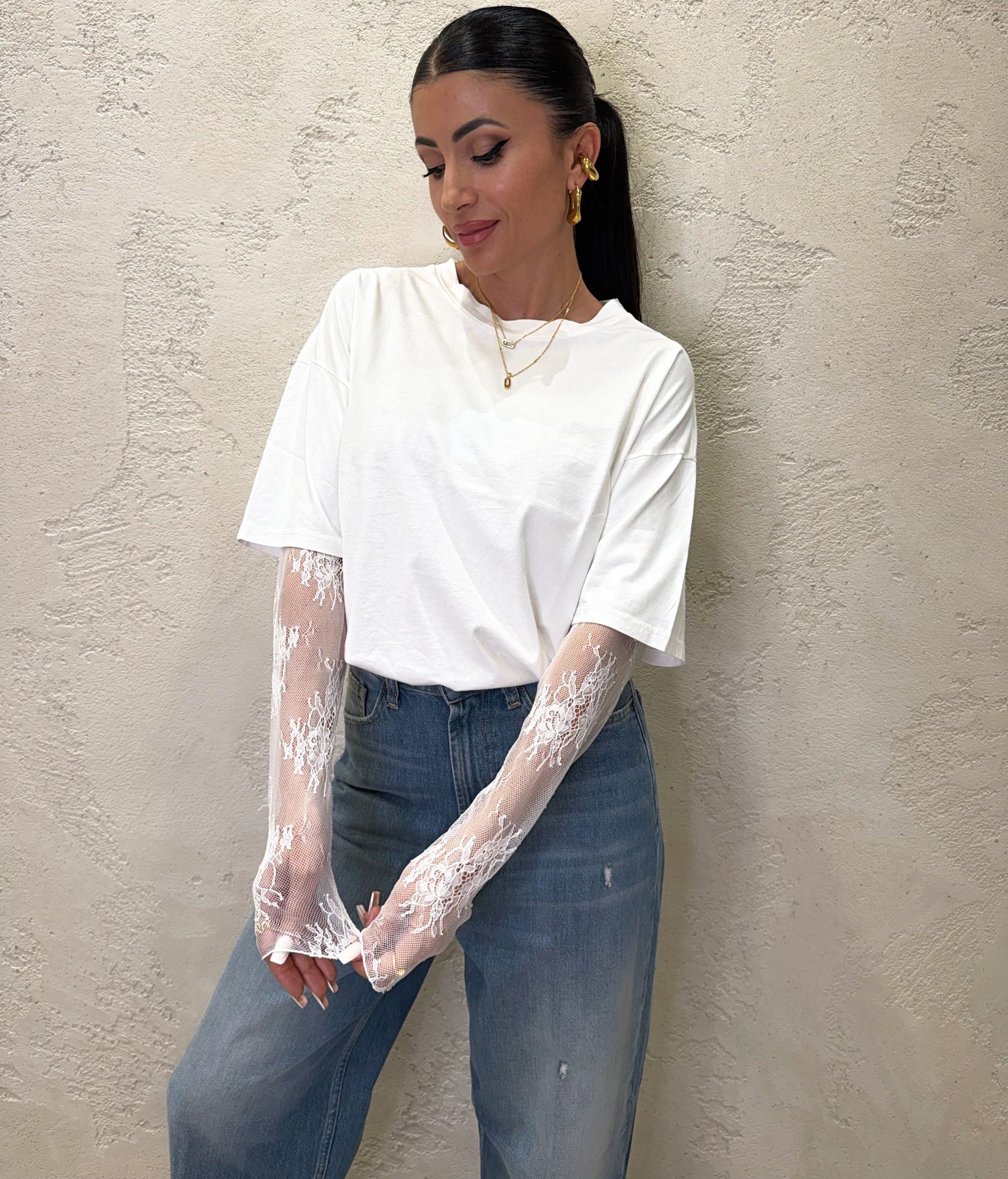 T-shirt con maniche in pizzo