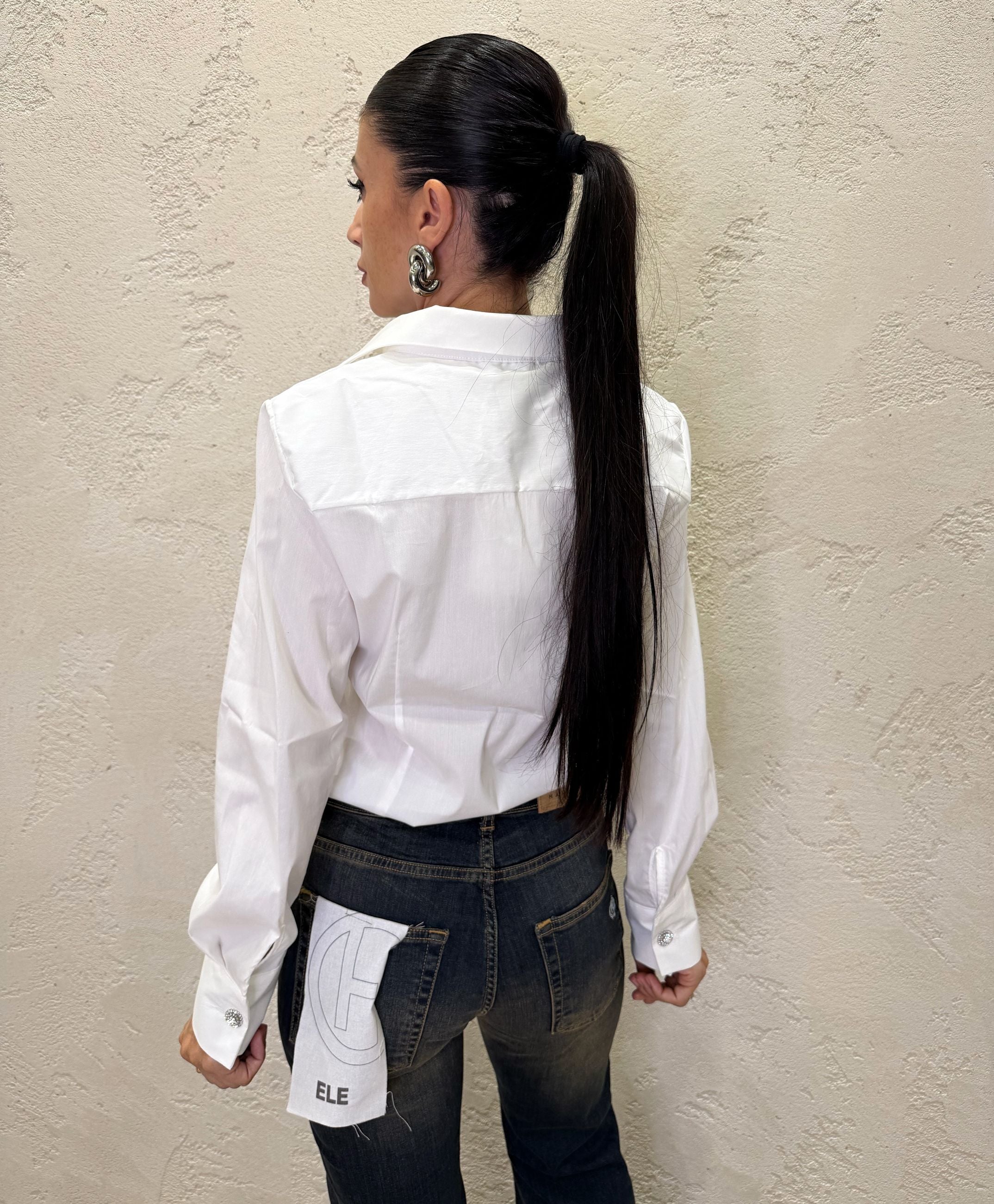 Camicia scollo a V con bottoni gioiello