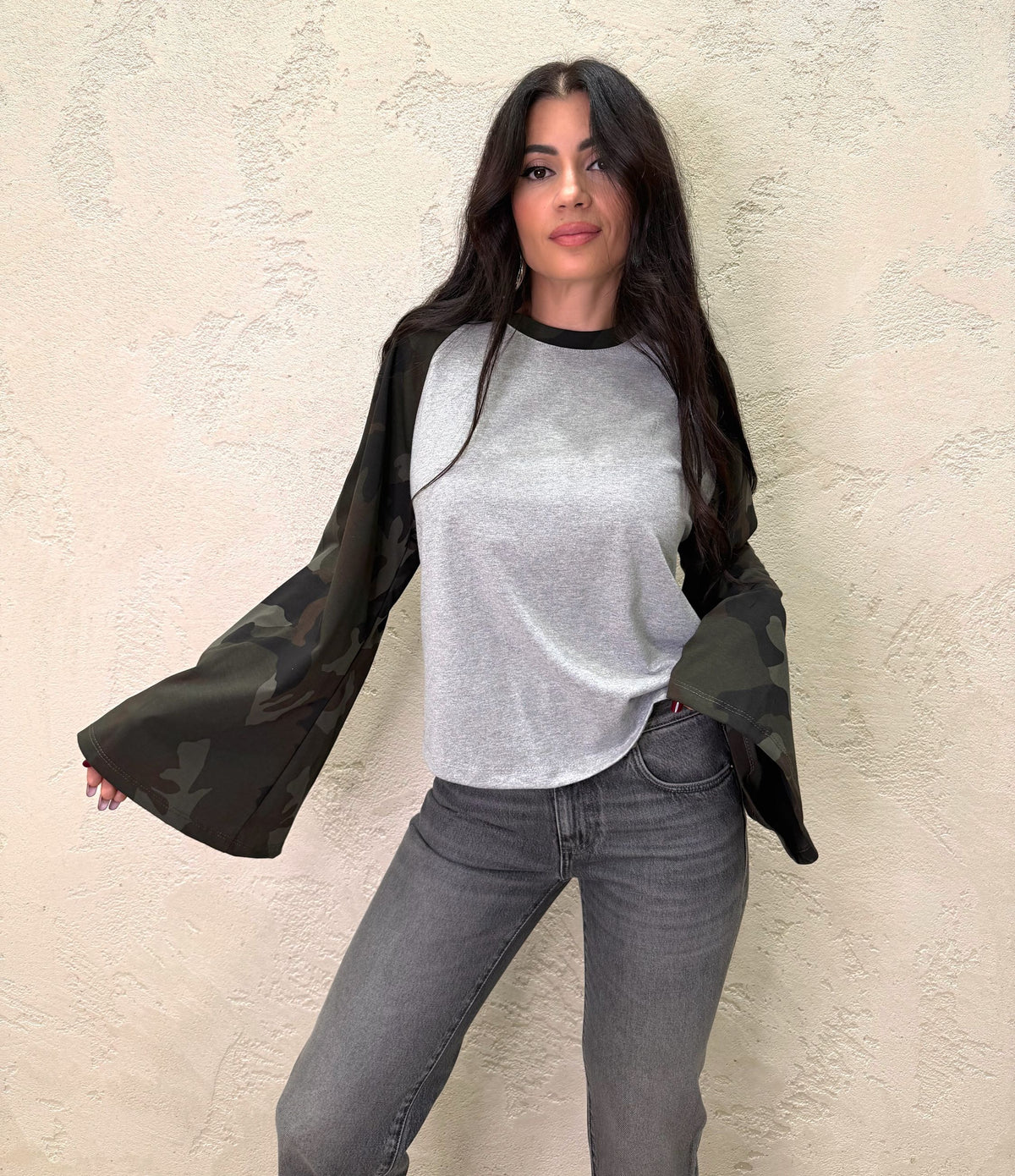 Maglia over con maniche ampie camouflage