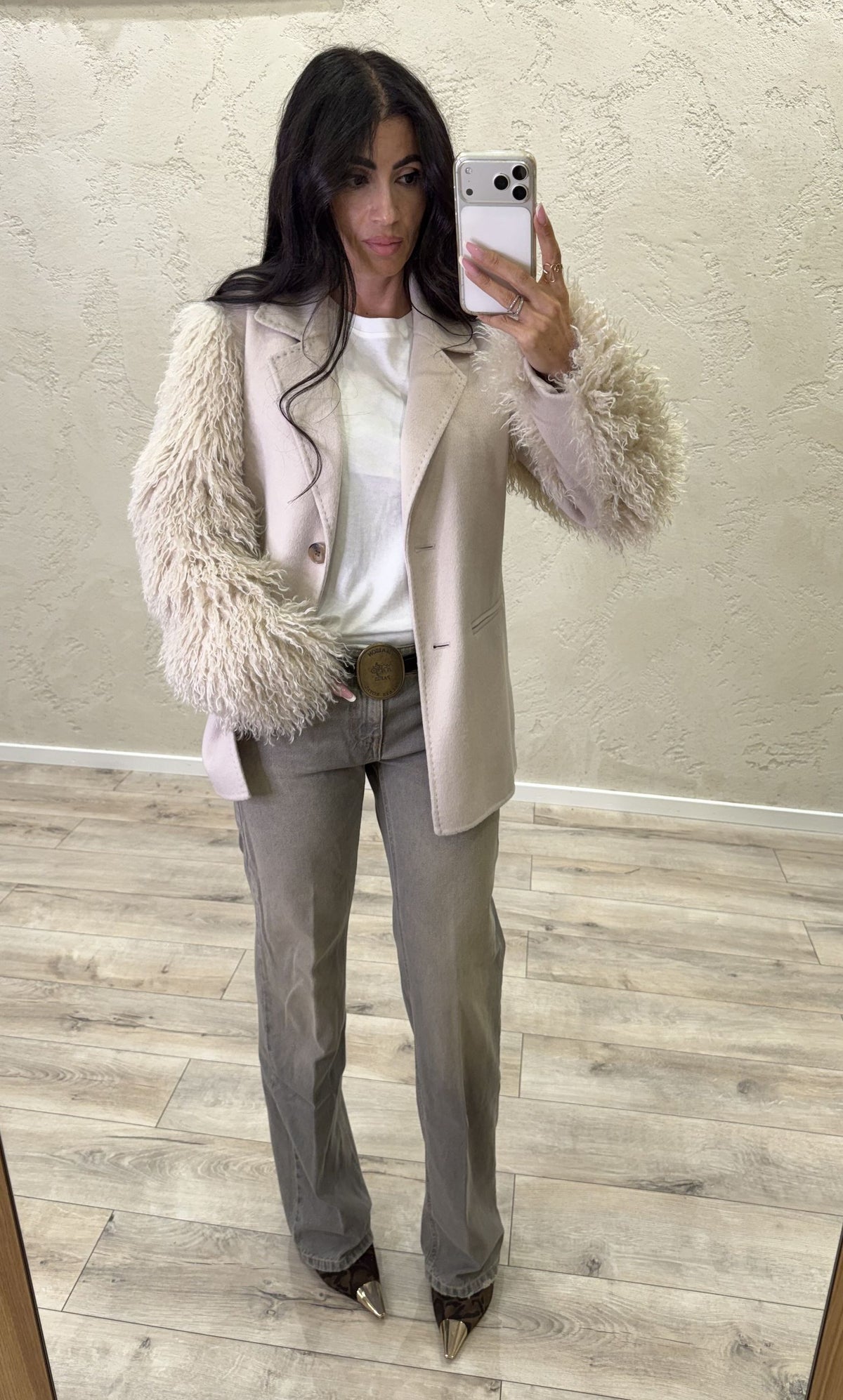 Cappotto con manica bouclé