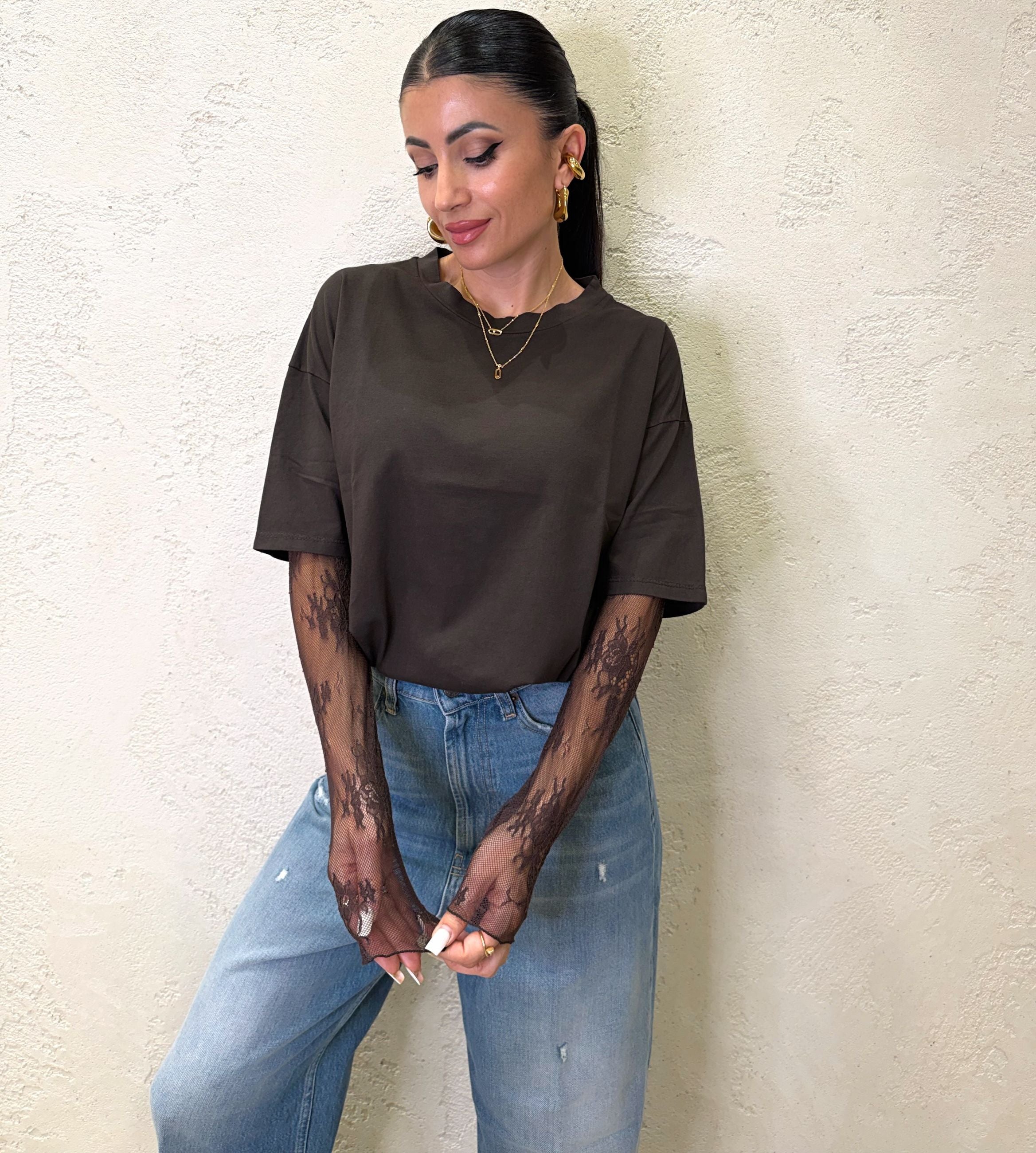 T-shirt con maniche in pizzo