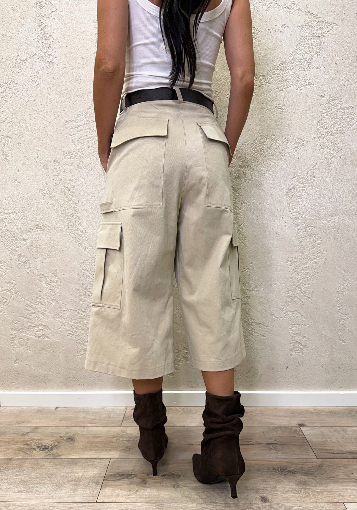 Maxi bermuda con tasconi e cintura