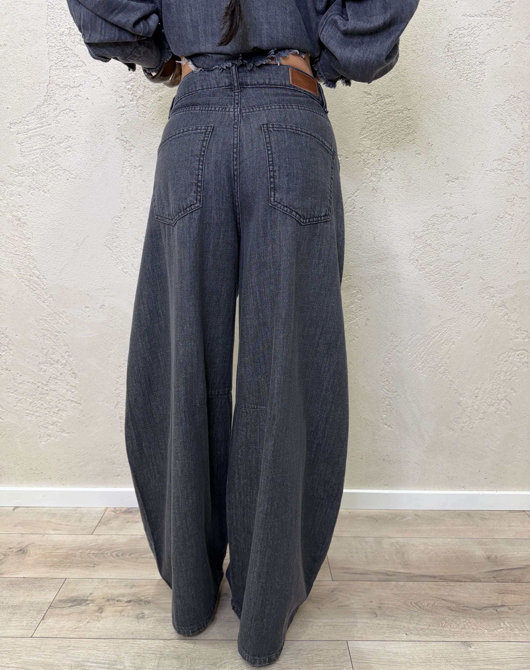 jeans modello louvre barrel fit