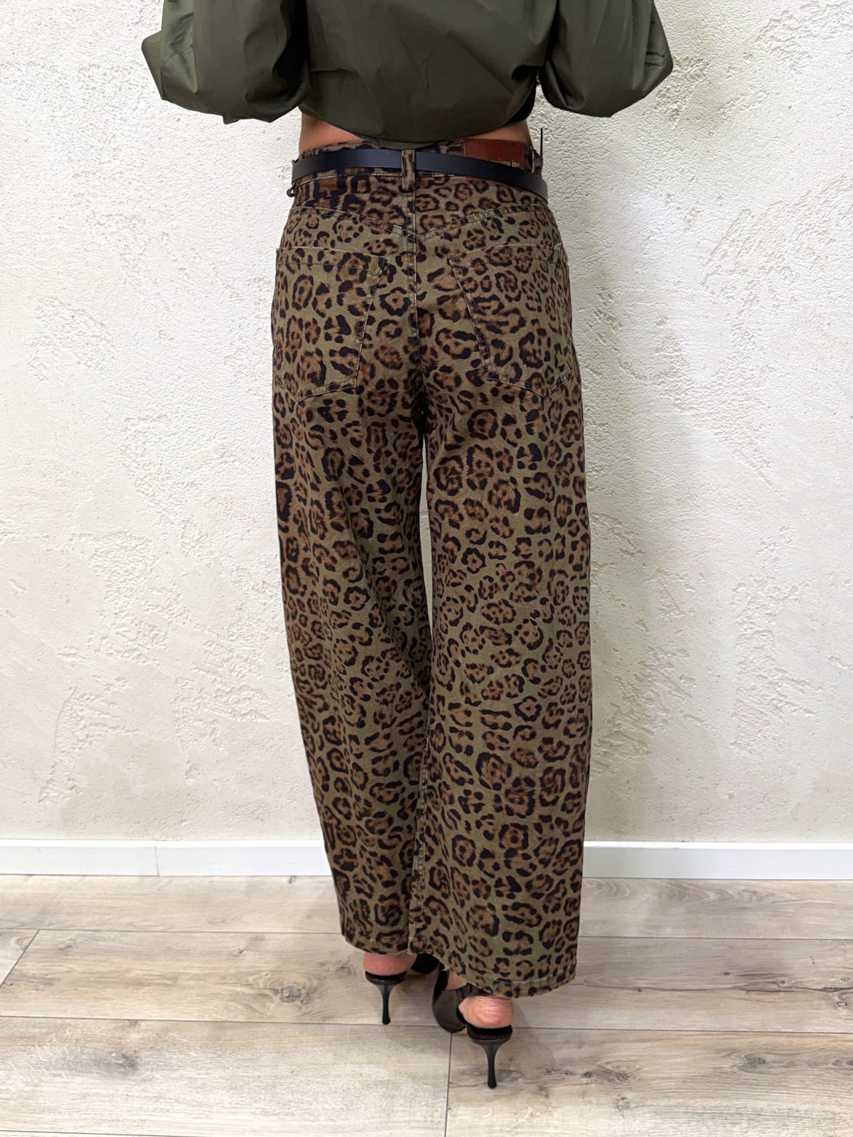 Pantalone barrel fit maculato