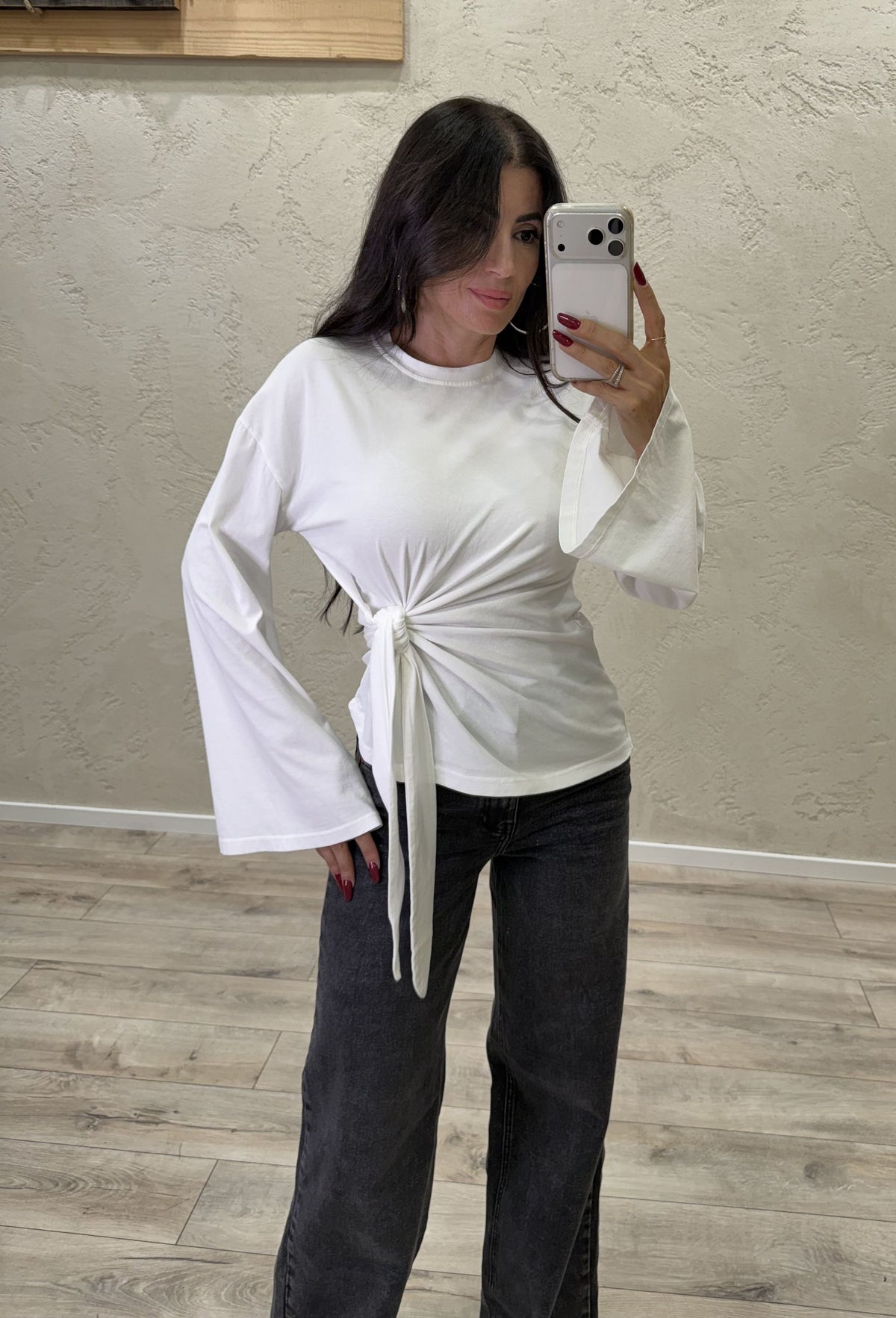 Maglia a manica lunga con nodo laterale