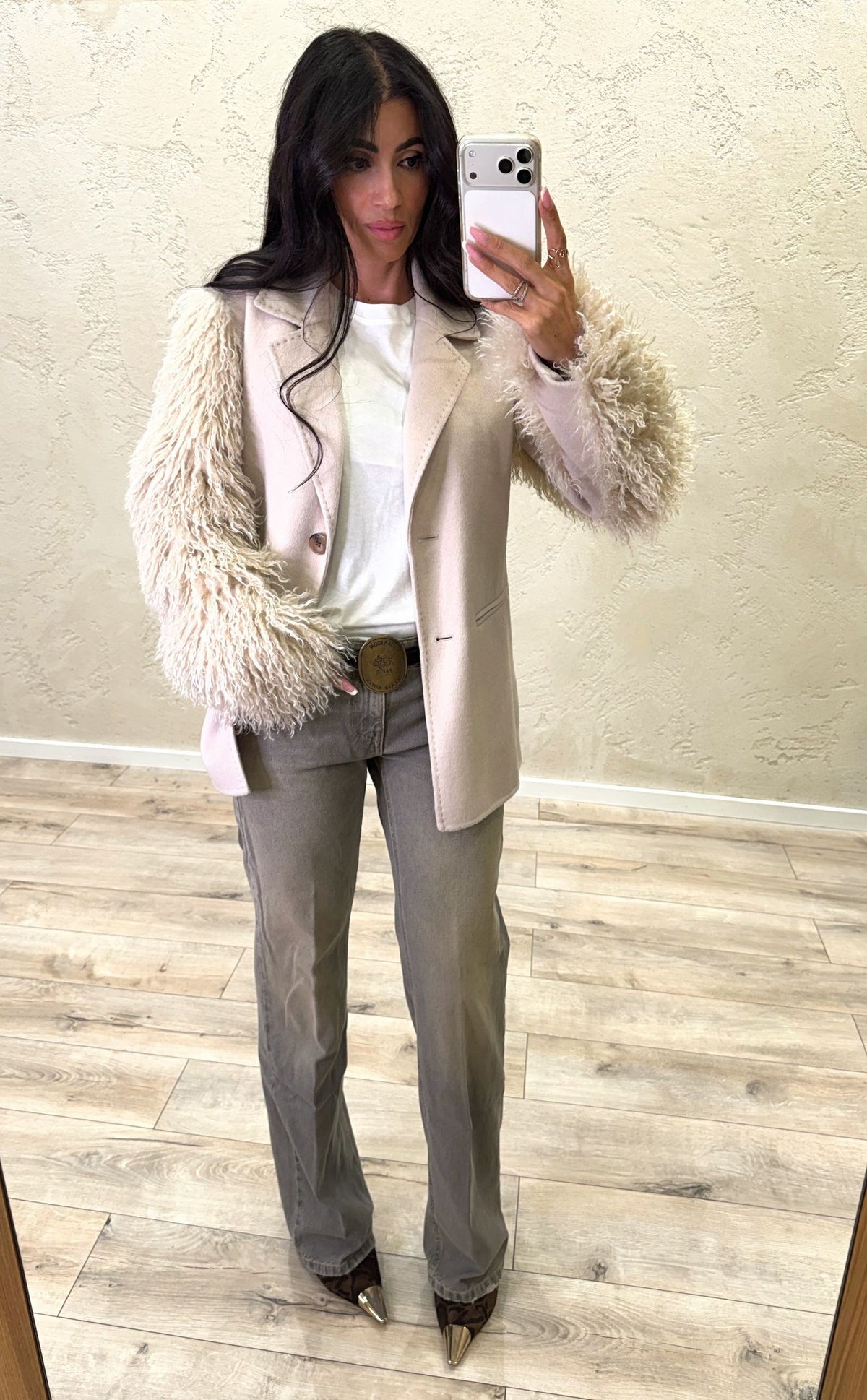 Cappotto con manica bouclé