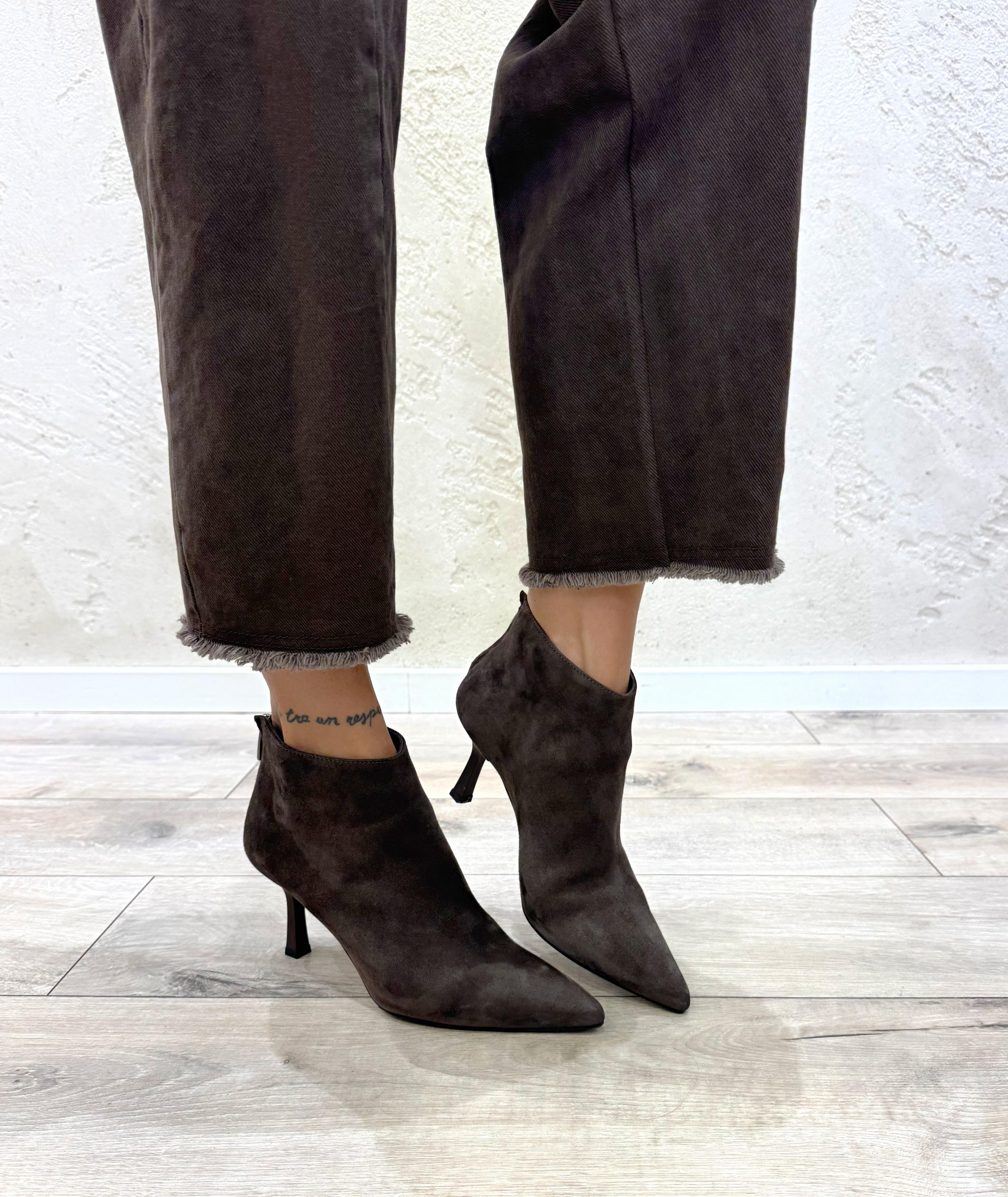 tronchetto in nappa scamosciata con tacco kitten AT7100 MORO OVYE' 